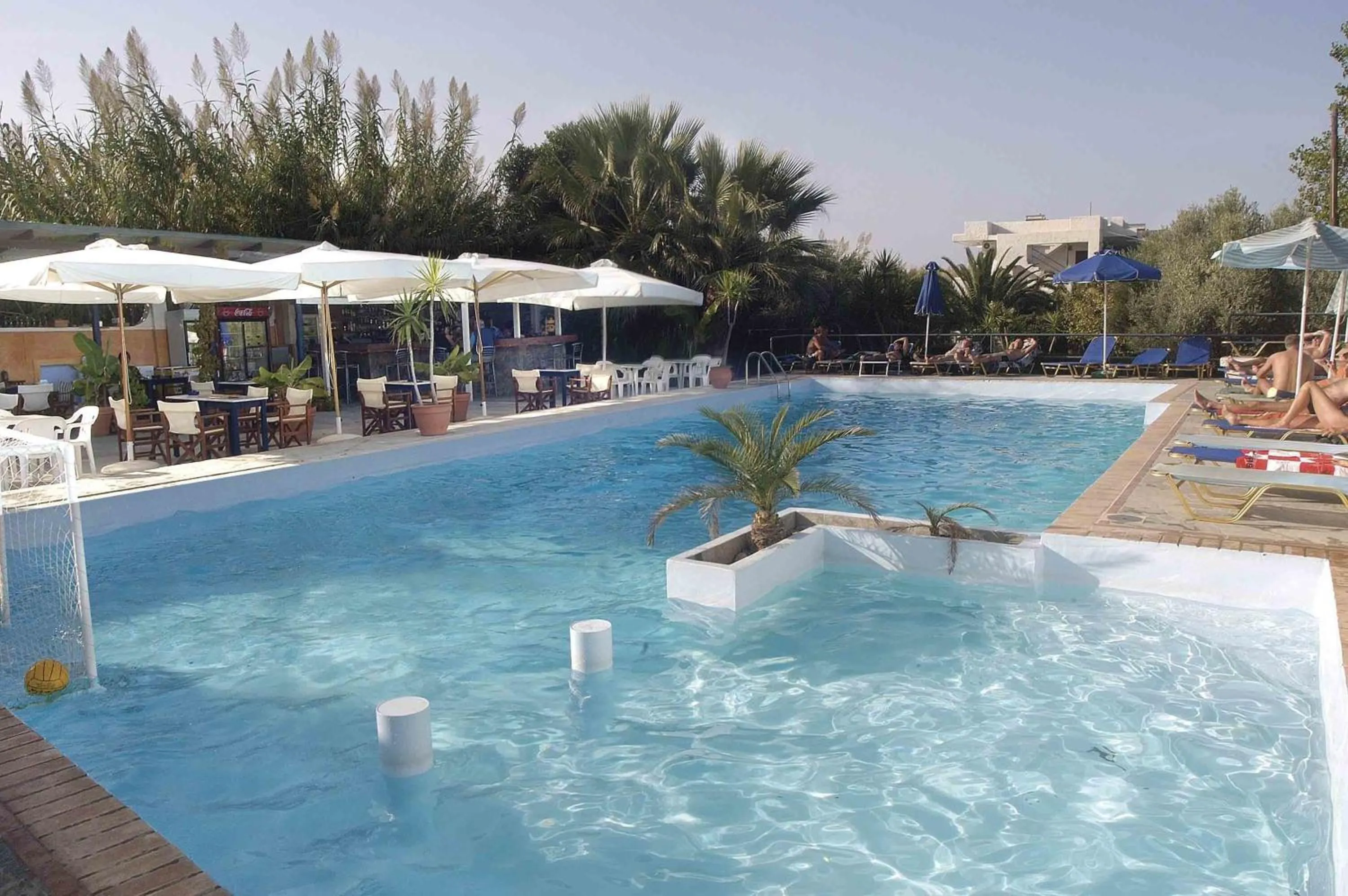 Swimming pool in Proimos Apartments