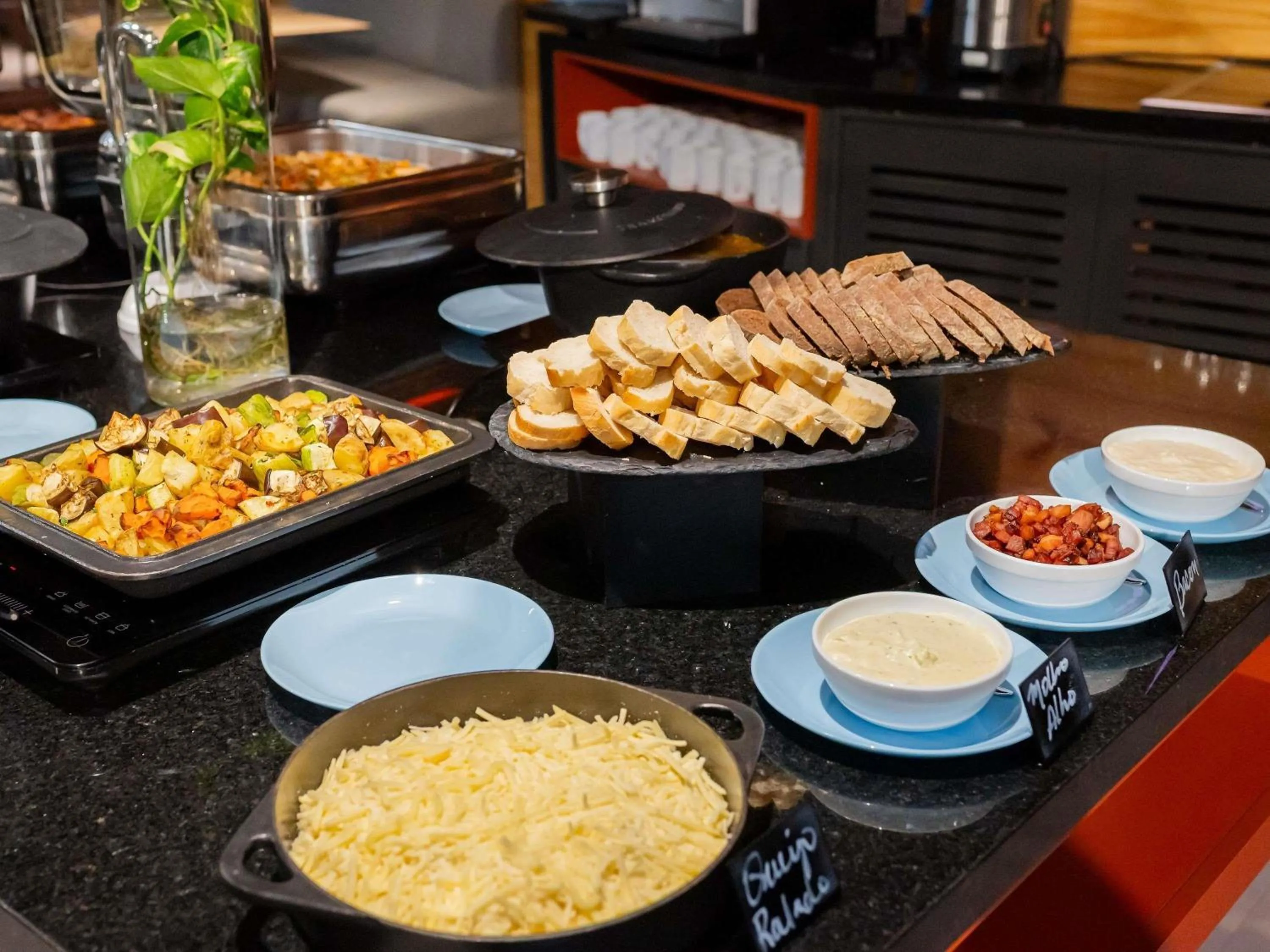 Restaurant/places to eat in Ibis Budget Guarulhos Aeroporto