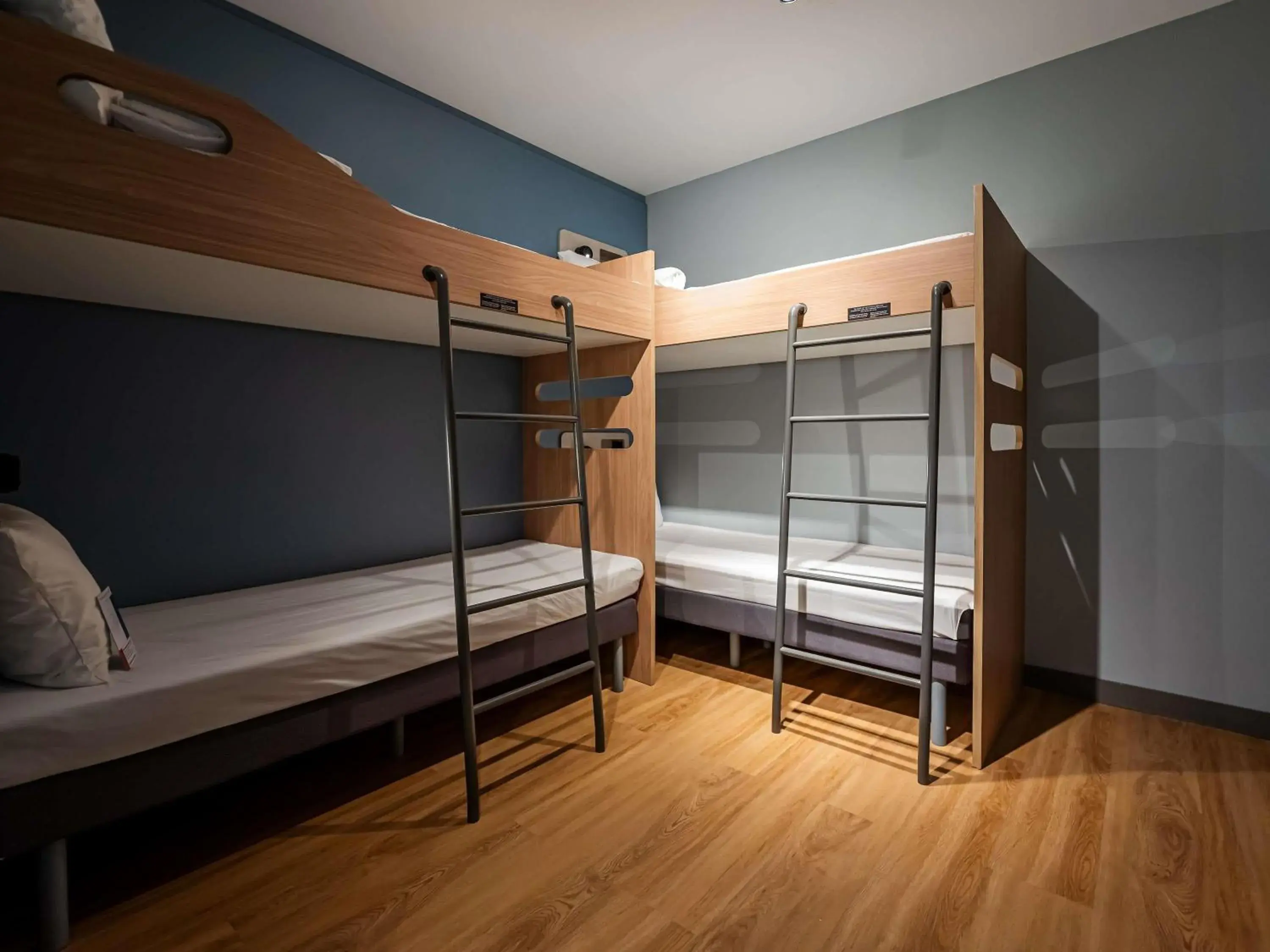 Standard Room with Two Bunk Beds in Ibis Budget Guarulhos Aeroporto Standard Room with Two Bunk Beds in Ibis Budget Guarulhos Aeroporto