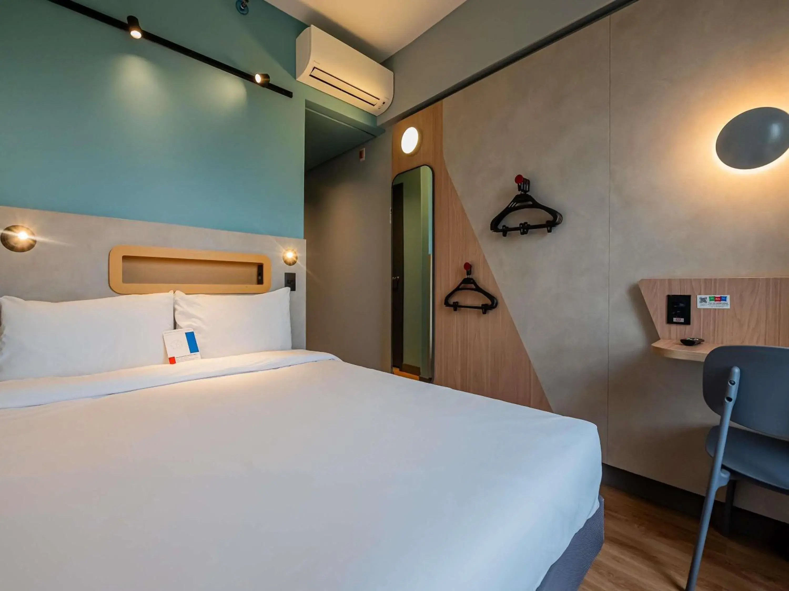 Bedroom, Bed in Ibis Budget Guarulhos Aeroporto Bedroom, Bed in Ibis Budget Guarulhos Aeroporto