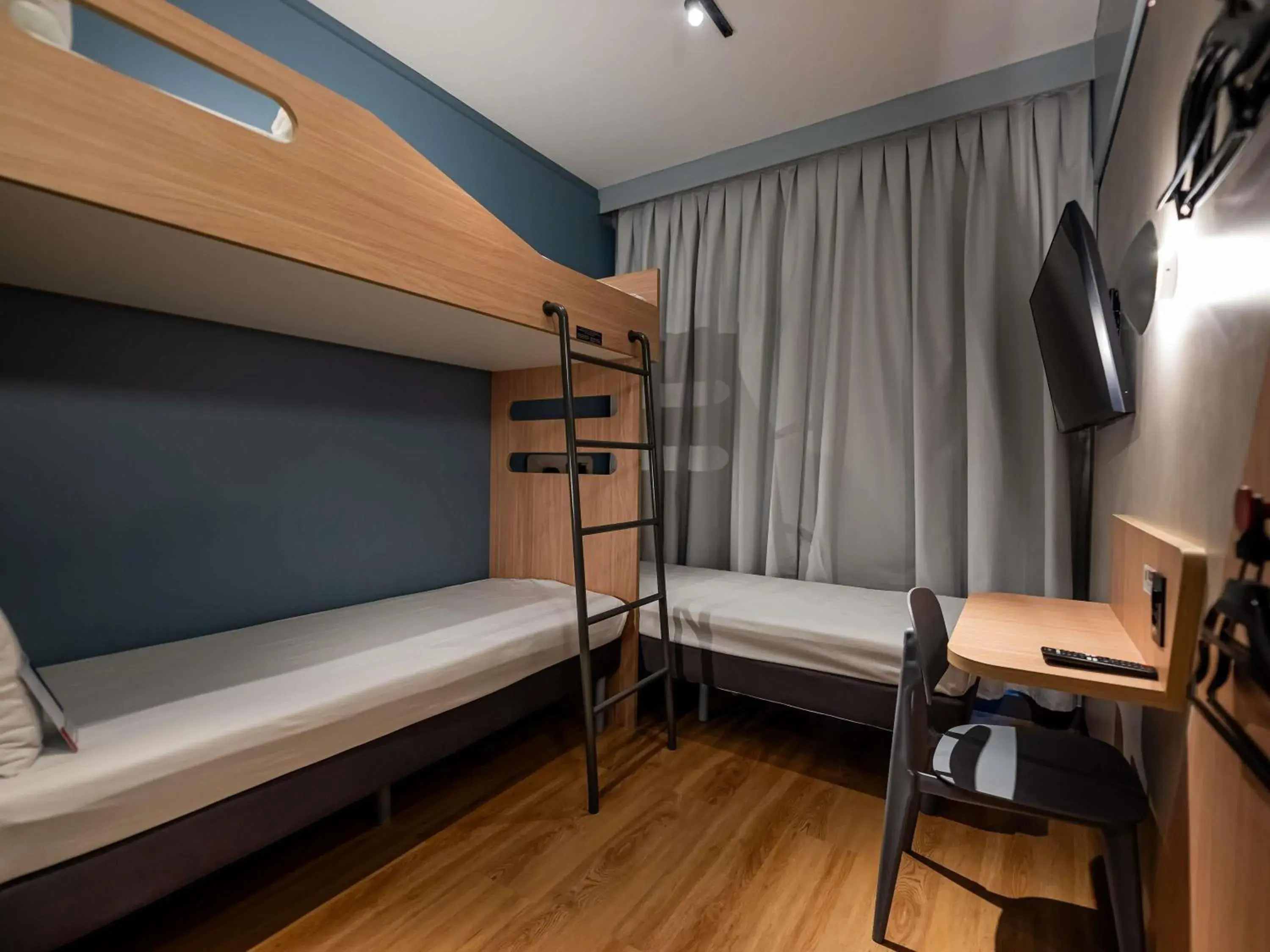 Bedroom, Bed in Ibis Budget Guarulhos Aeroporto Bedroom, Bed in Ibis Budget Guarulhos Aeroporto