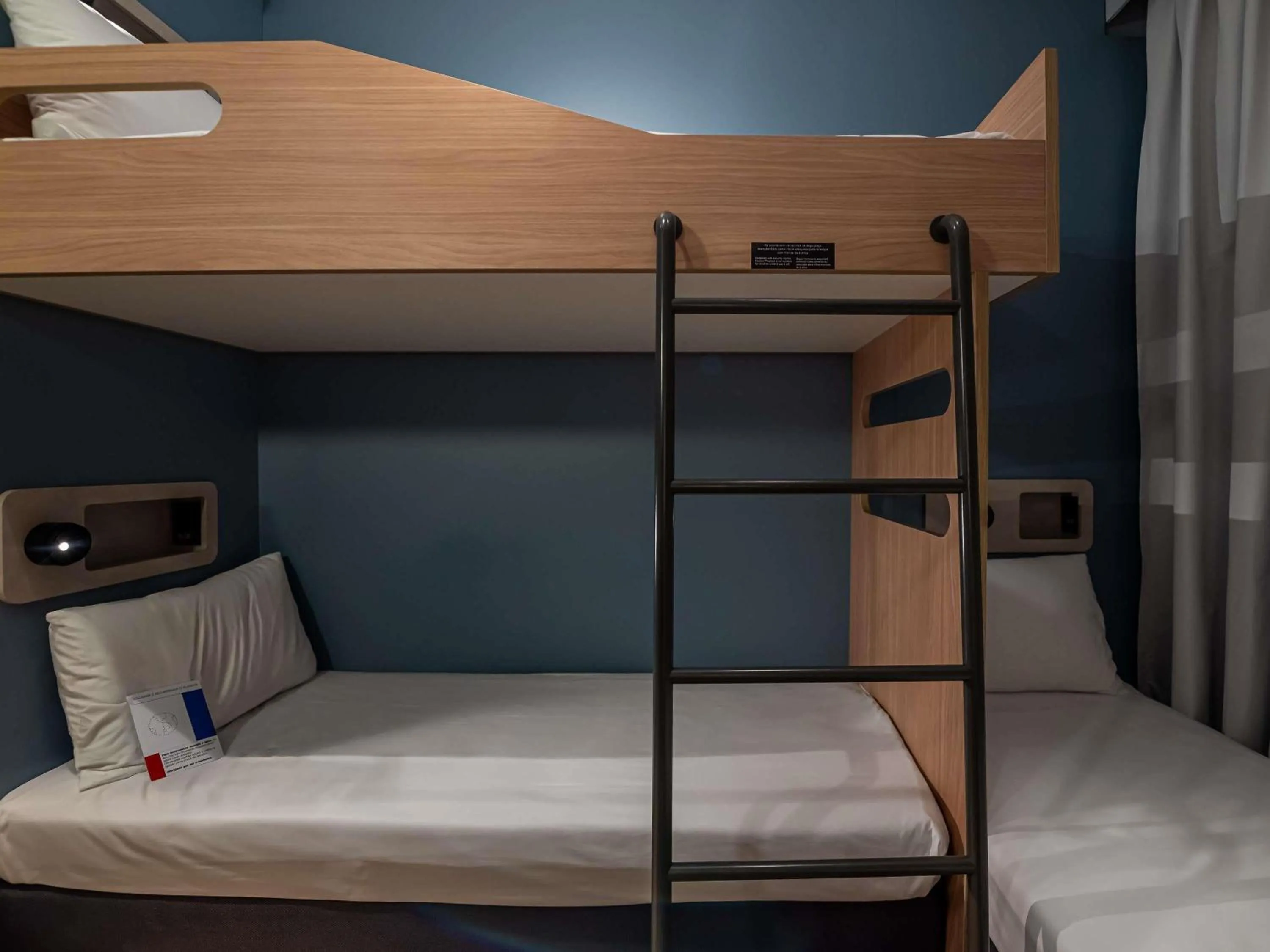 Bedroom, Bed in Ibis Budget Guarulhos Aeroporto