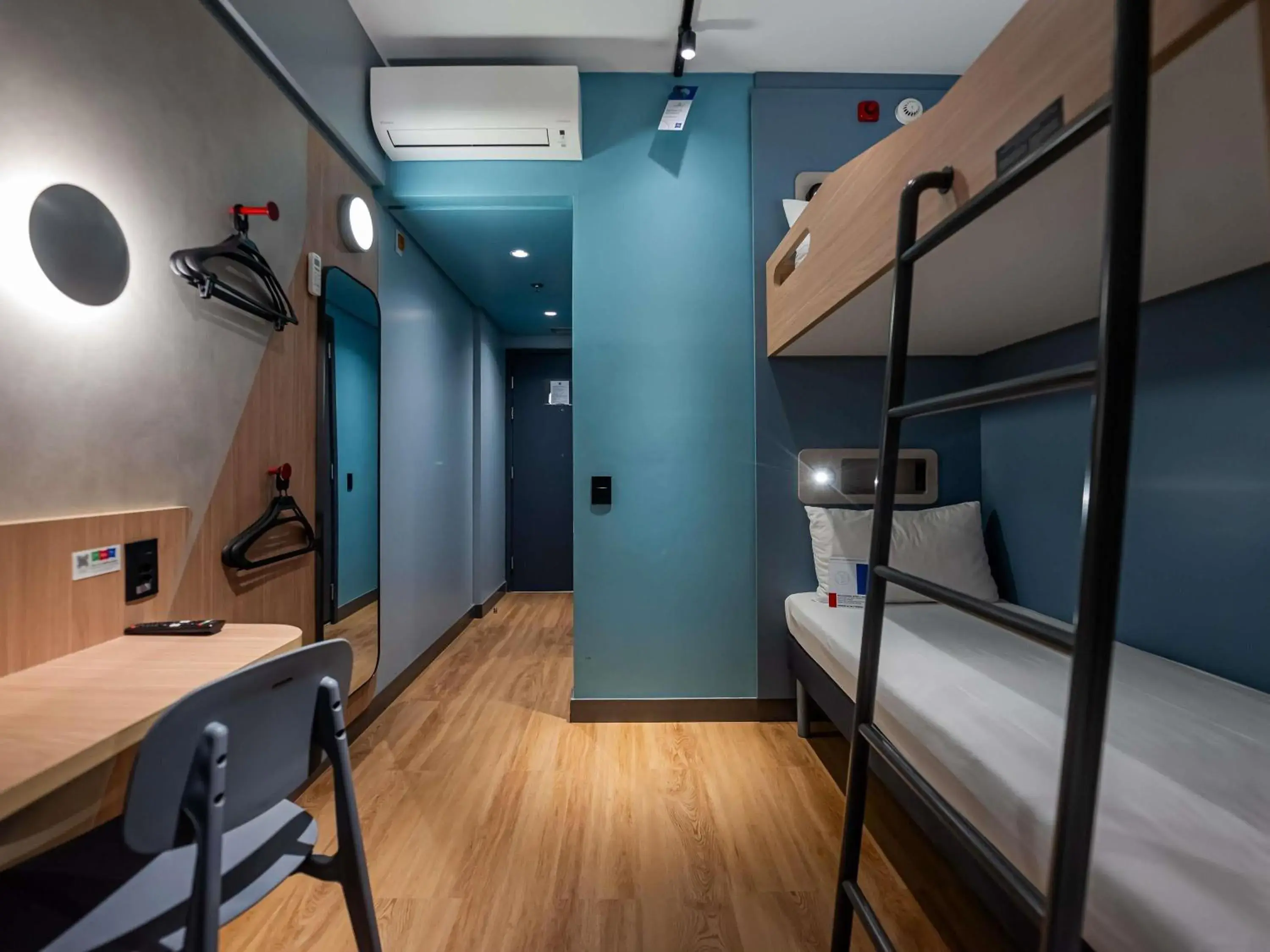 Standard Room with a Single Bed and Bunk Bed - single occupancy in Ibis Budget Guarulhos Aeroporto Standard Room with a Single Bed and Bunk Bed - single occupancy in Ibis Budget Guarulhos Aeroporto