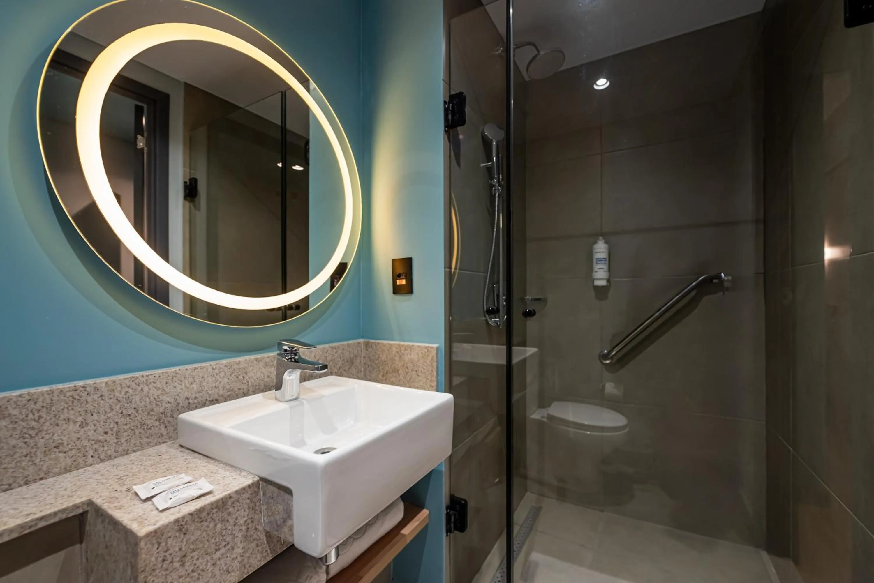 Shower in Ibis Budget Guarulhos Aeroporto