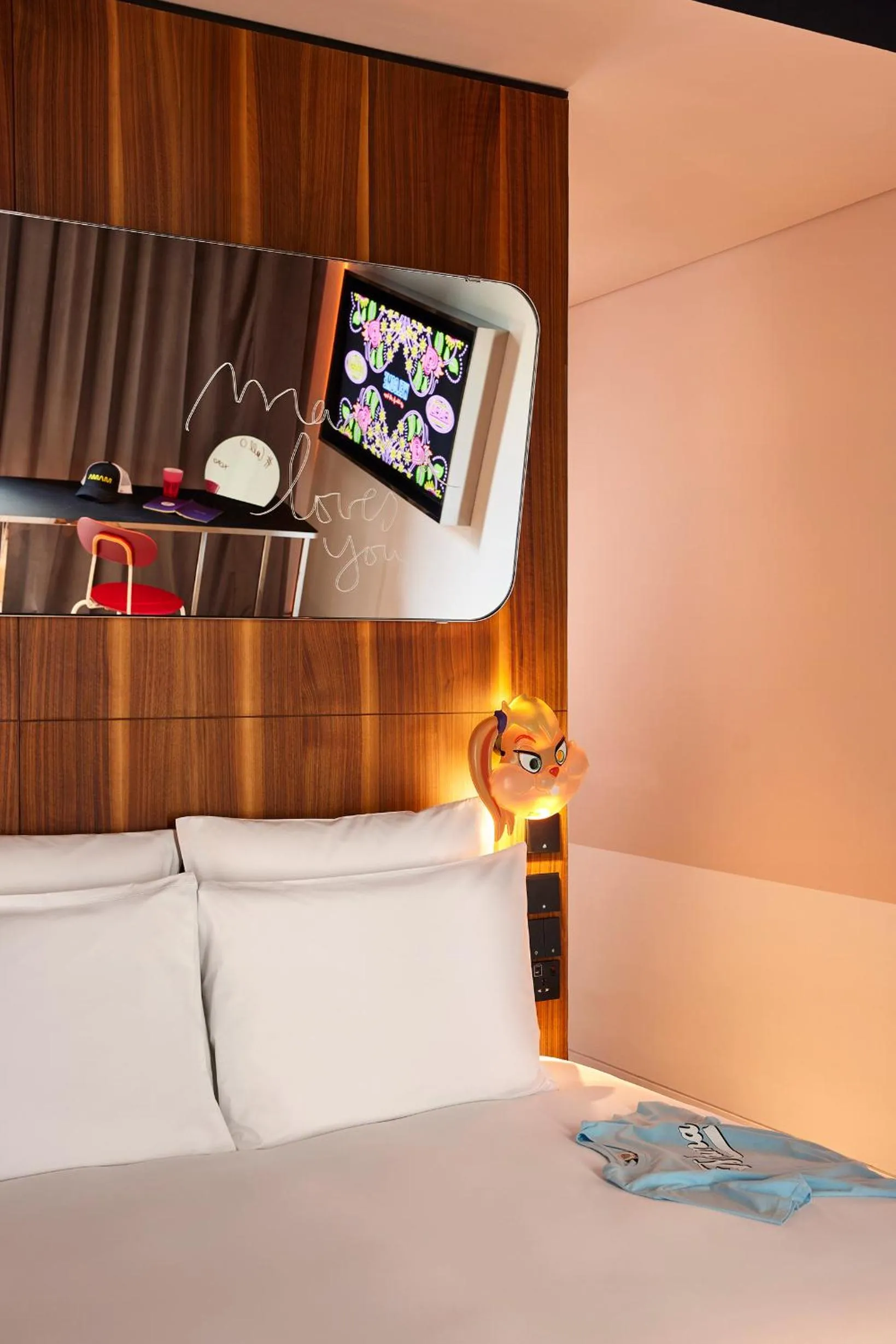 Bed in Mama Shelter Dubai