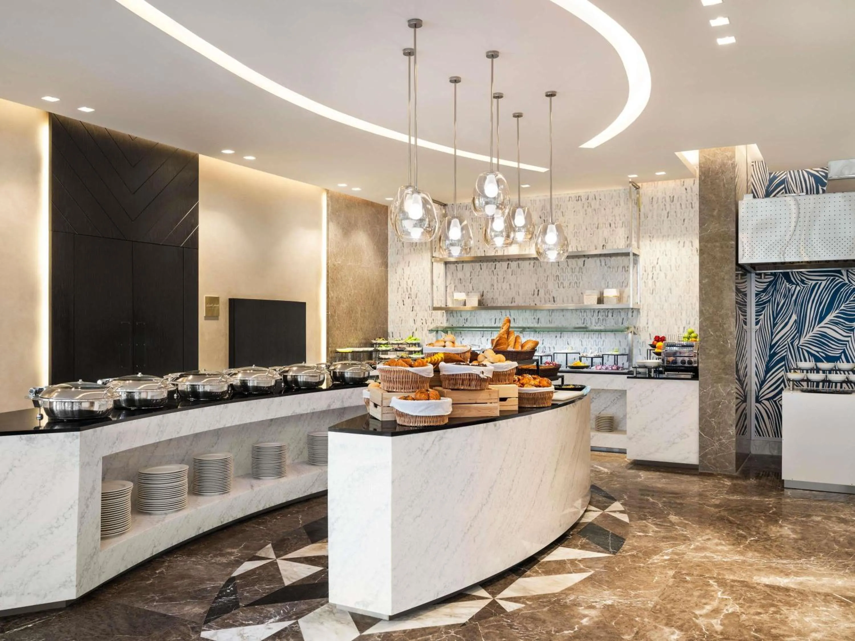 Restaurant/places to eat in Mercure Riyadh Al Anoud