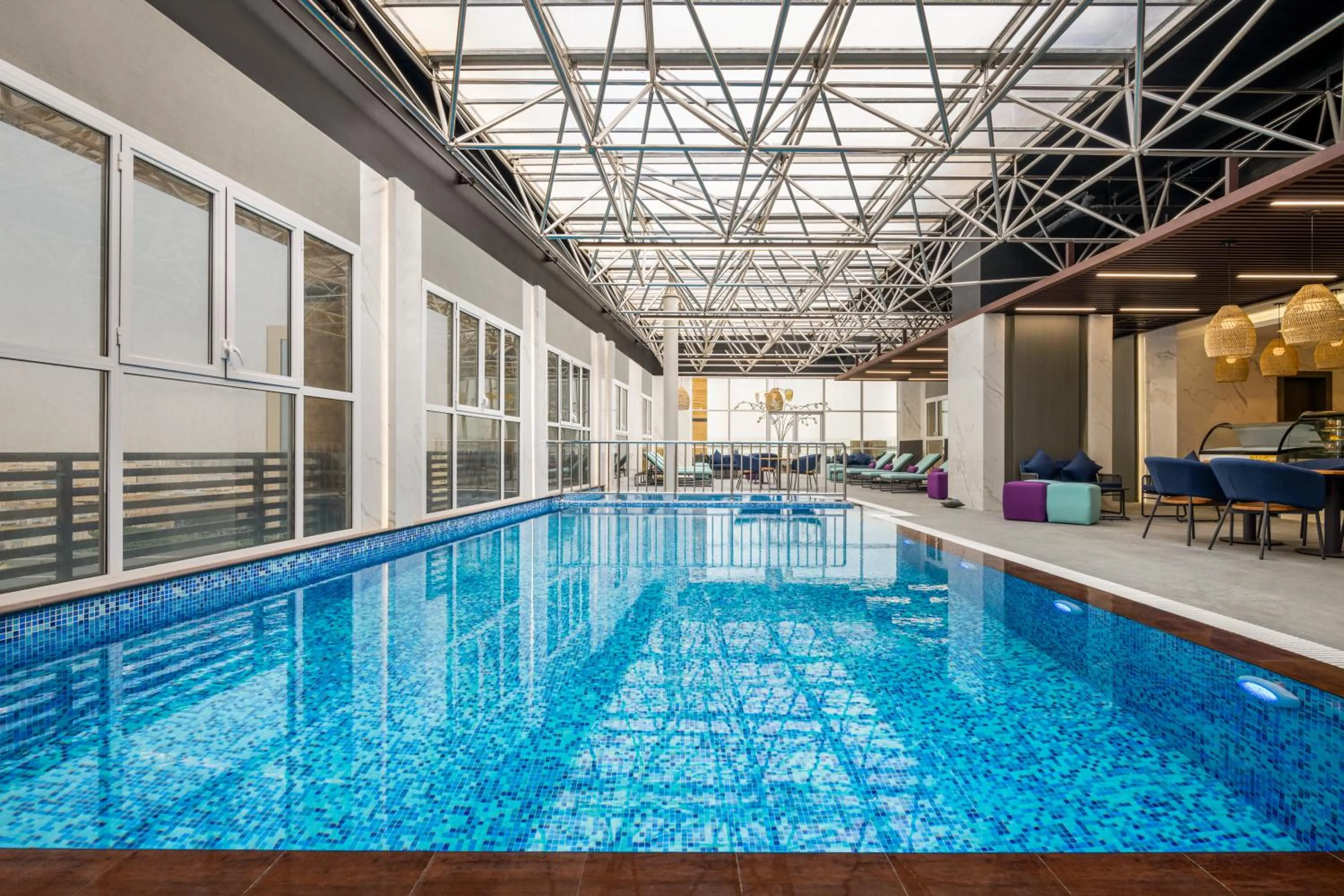 Swimming pool in Mercure Riyadh Al Anoud