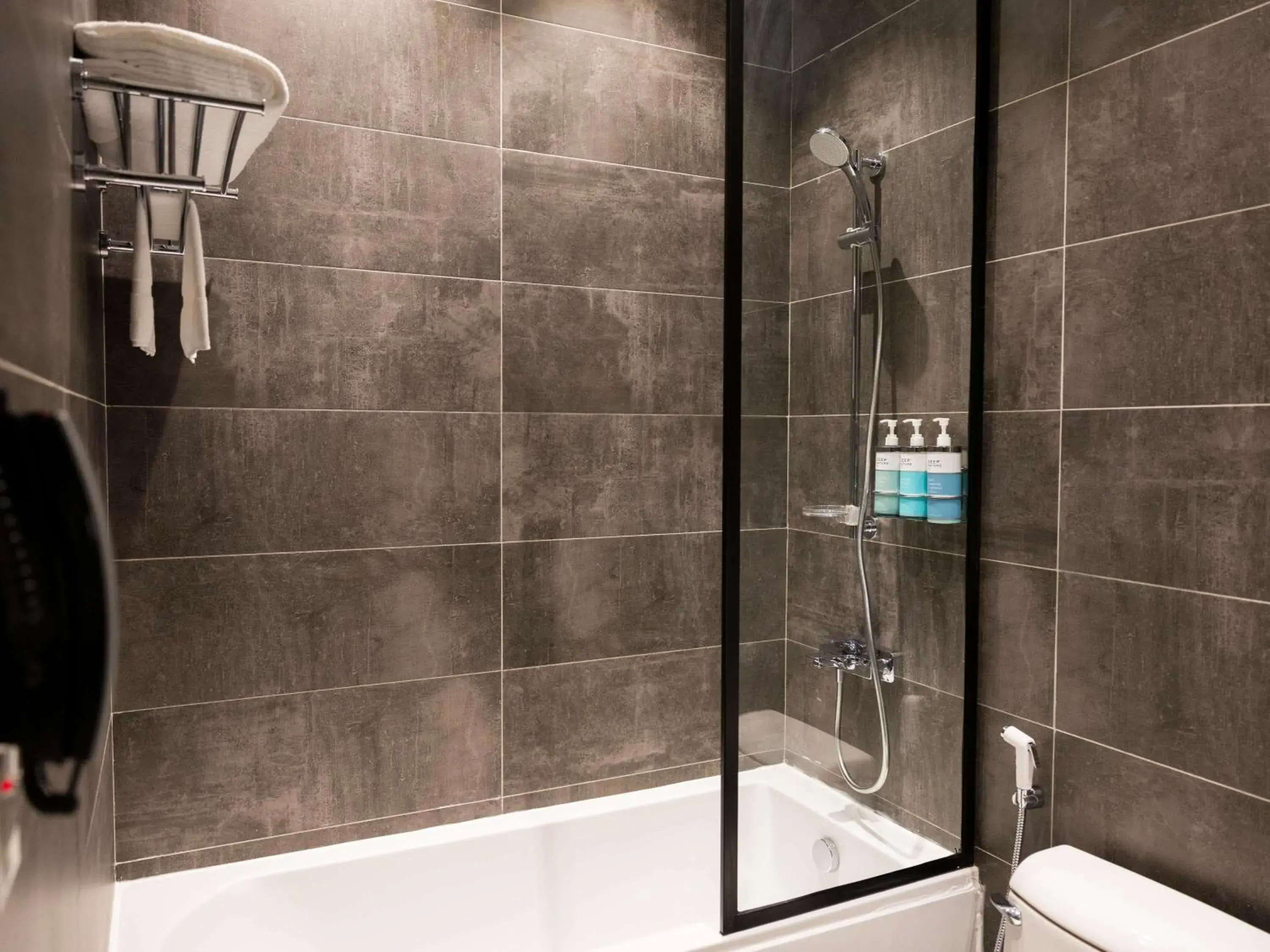 Bathroom in Mercure Riyadh Al Anoud Bathroom in Mercure Riyadh Al Anoud