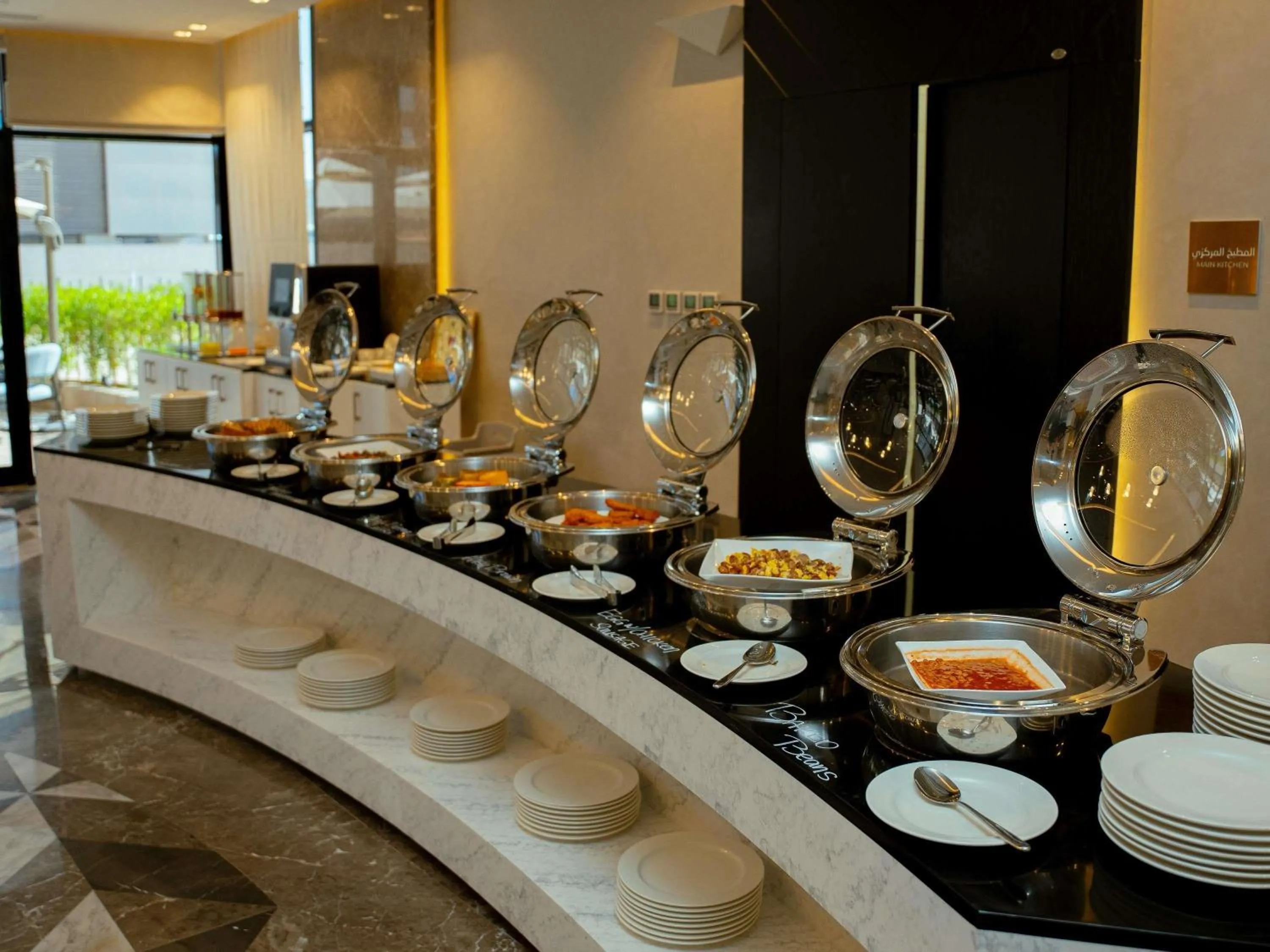 Restaurant/places to eat in Mercure Riyadh Al Anoud