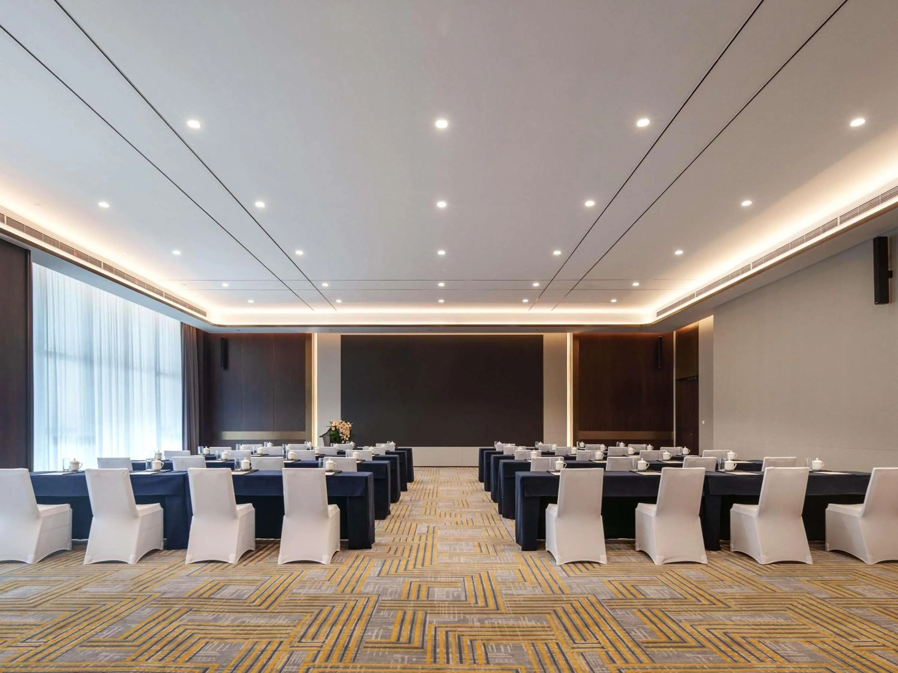 Meeting/conference room in Grand Mercure Hangzhou Qingshan Lake