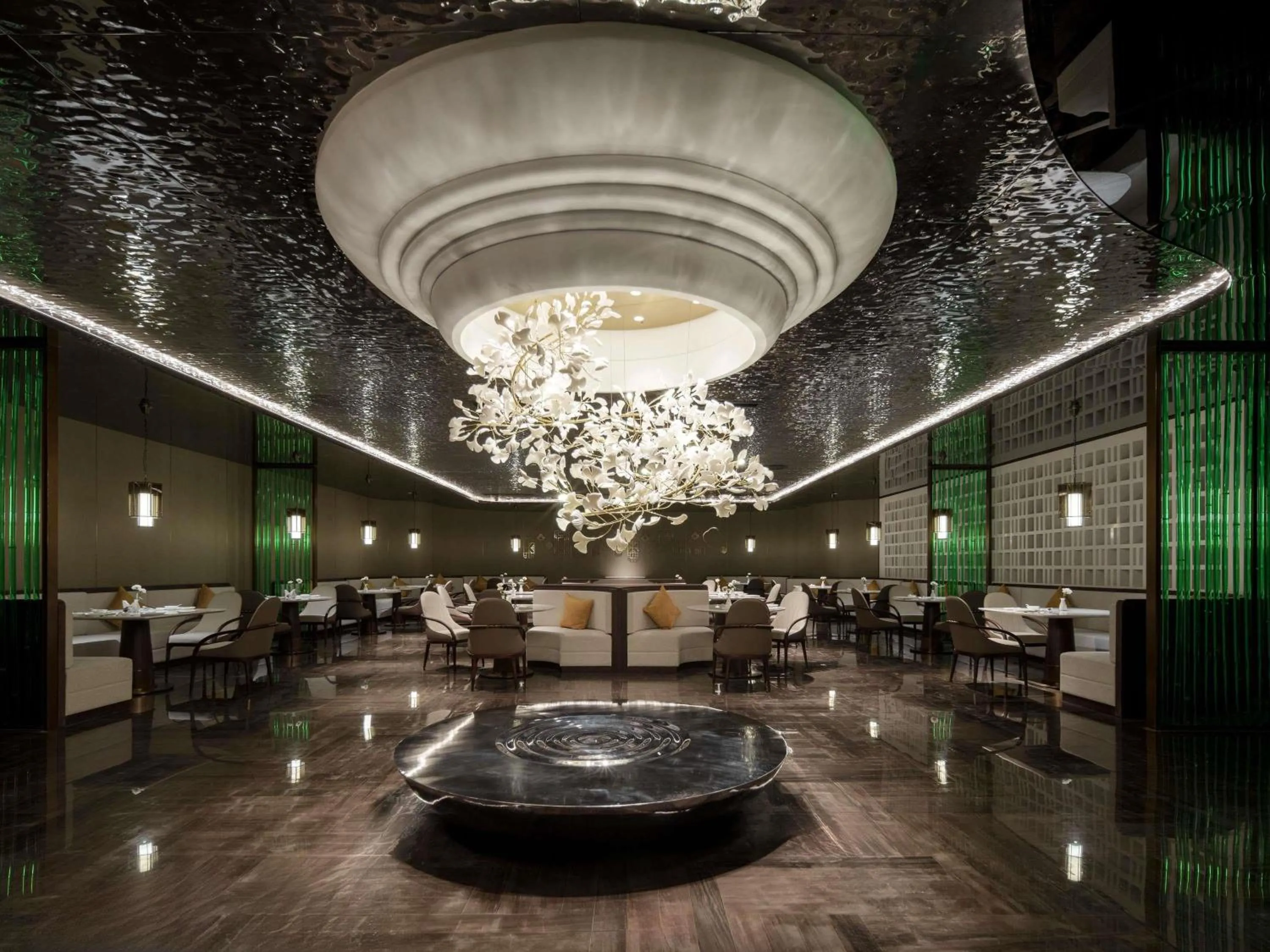 Restaurant/places to eat in Grand Mercure Hangzhou Qingshan Lake