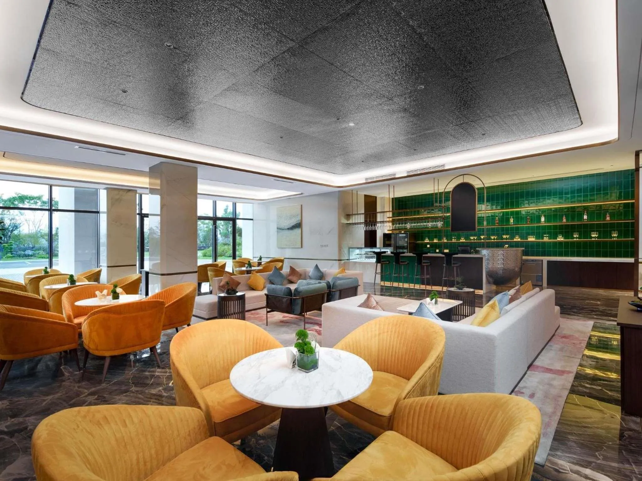 Lounge or bar in Grand Mercure Hangzhou Qingshan Lake