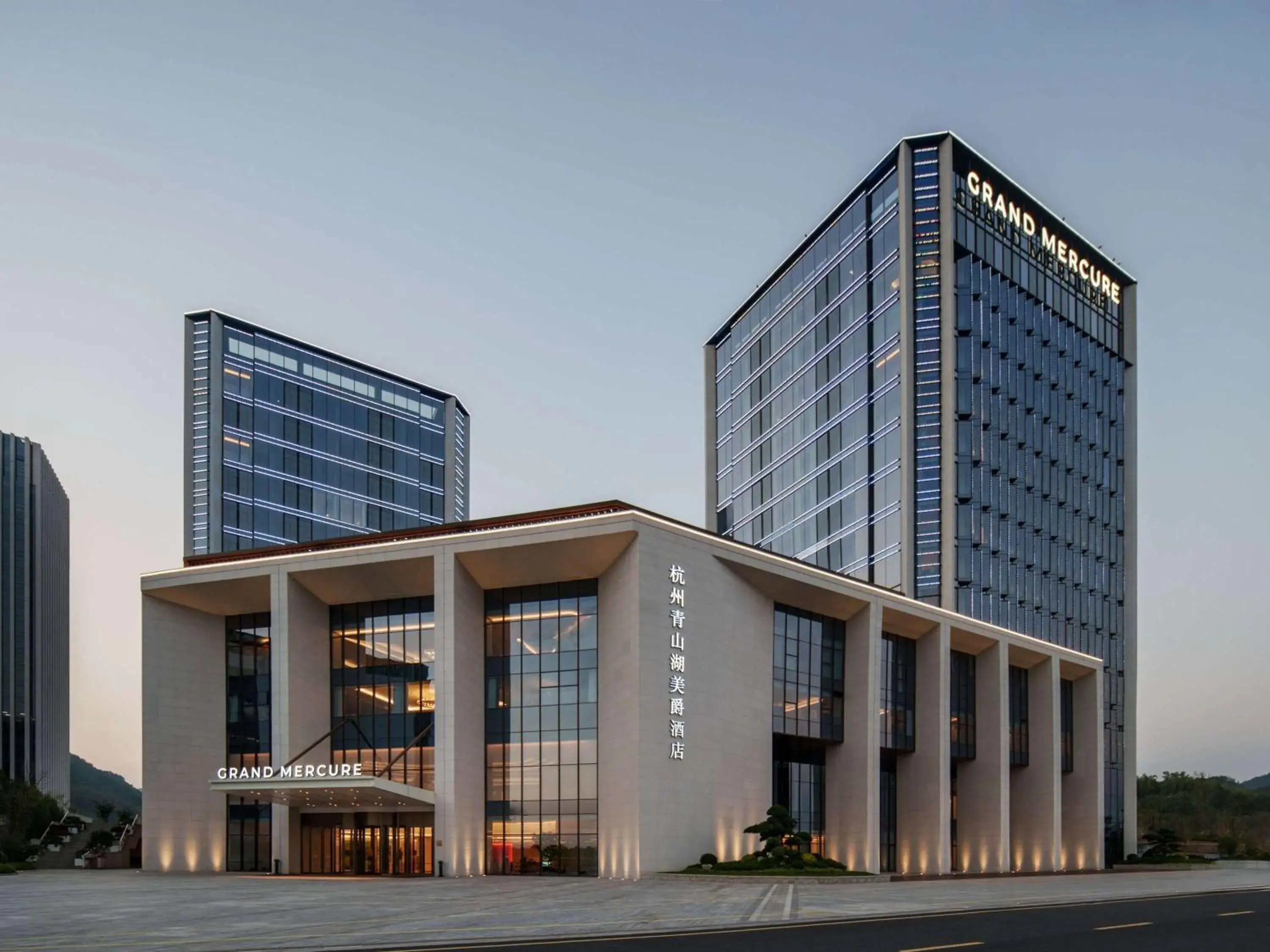 Property building in Grand Mercure Hangzhou Qingshan Lake Property building in Grand Mercure Hangzhou Qingshan Lake