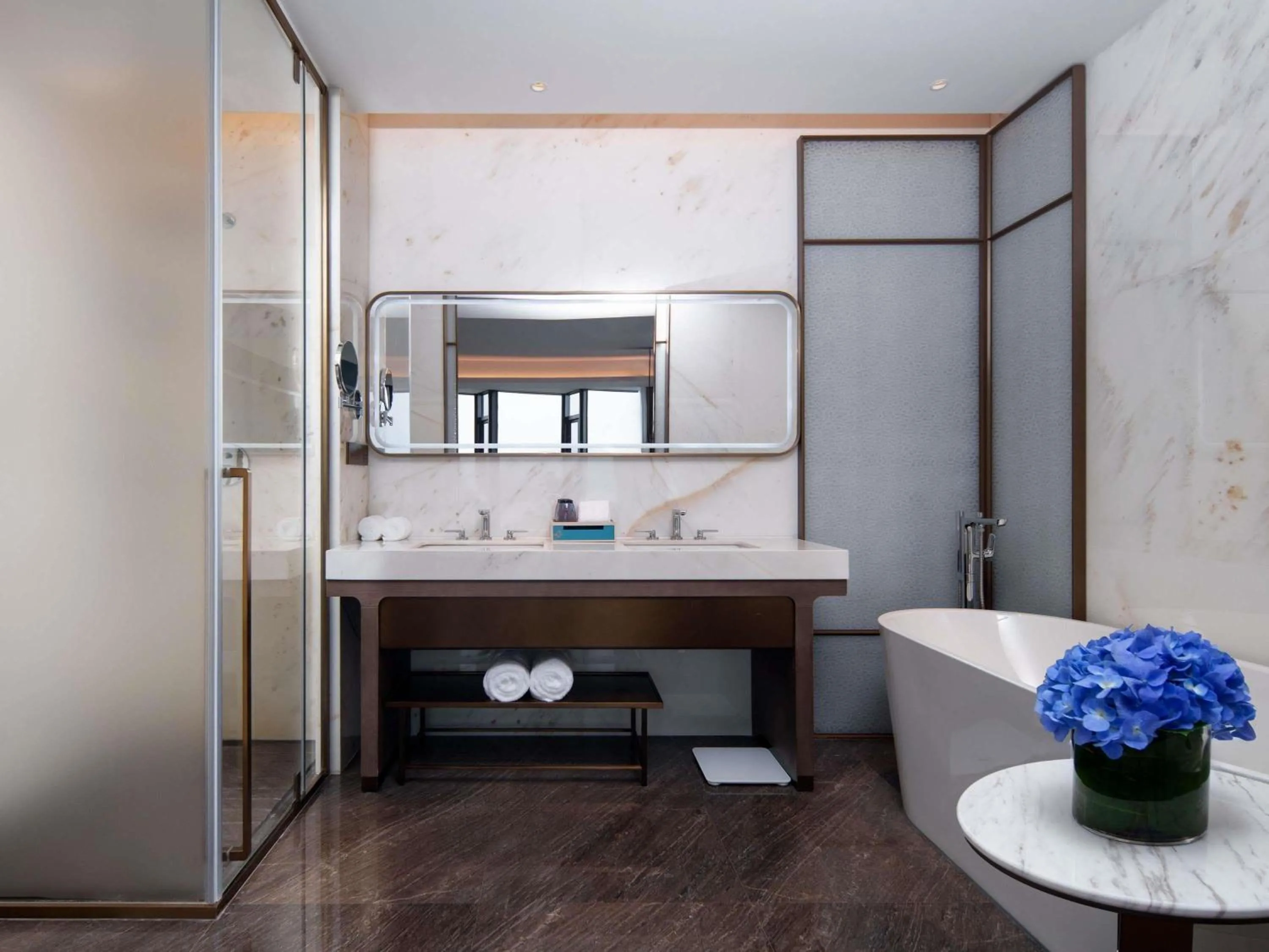 Bedroom in Grand Mercure Hangzhou Qingshan Lake