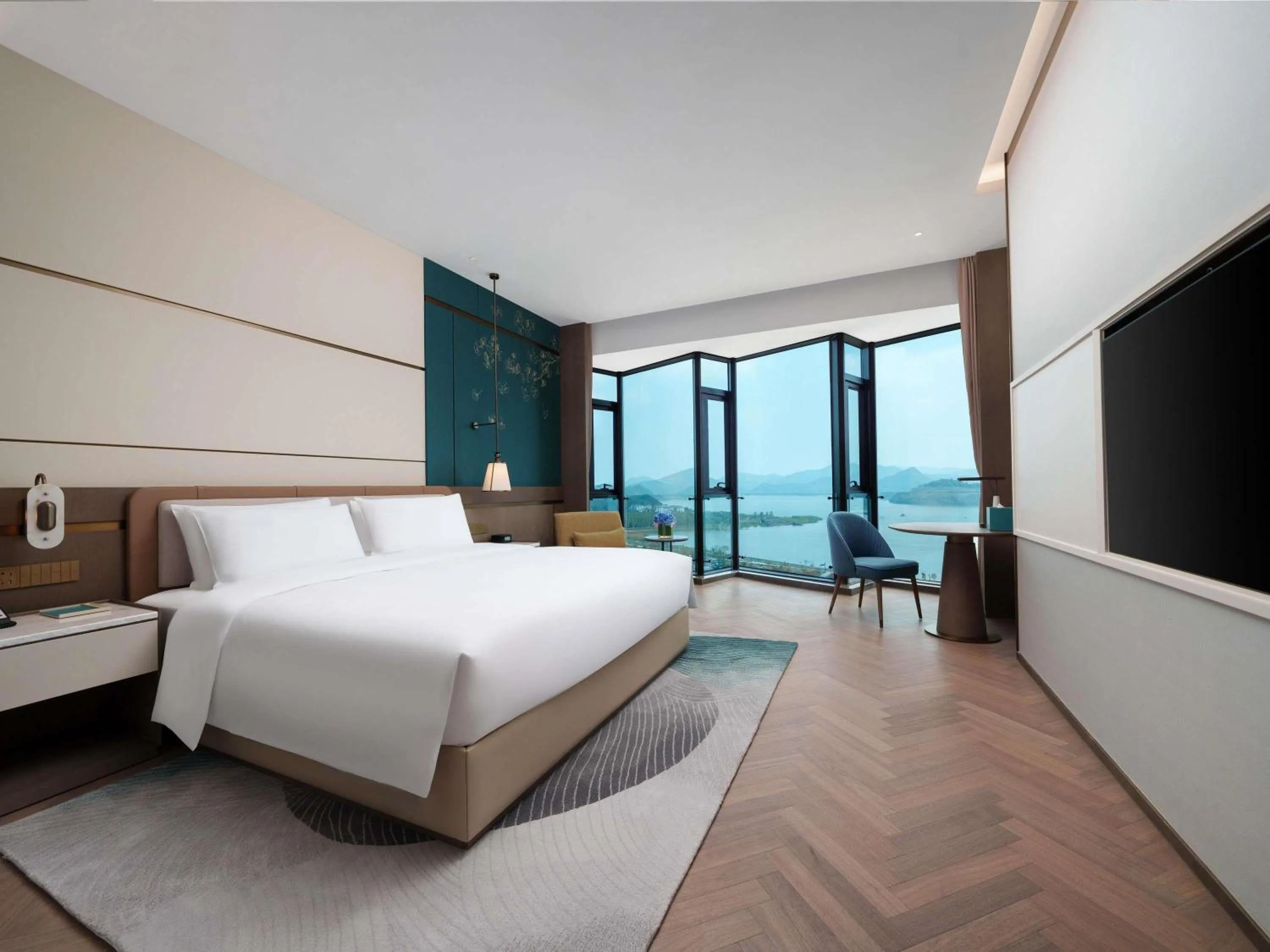 Bedroom, Bed in Grand Mercure Hangzhou Qingshan Lake