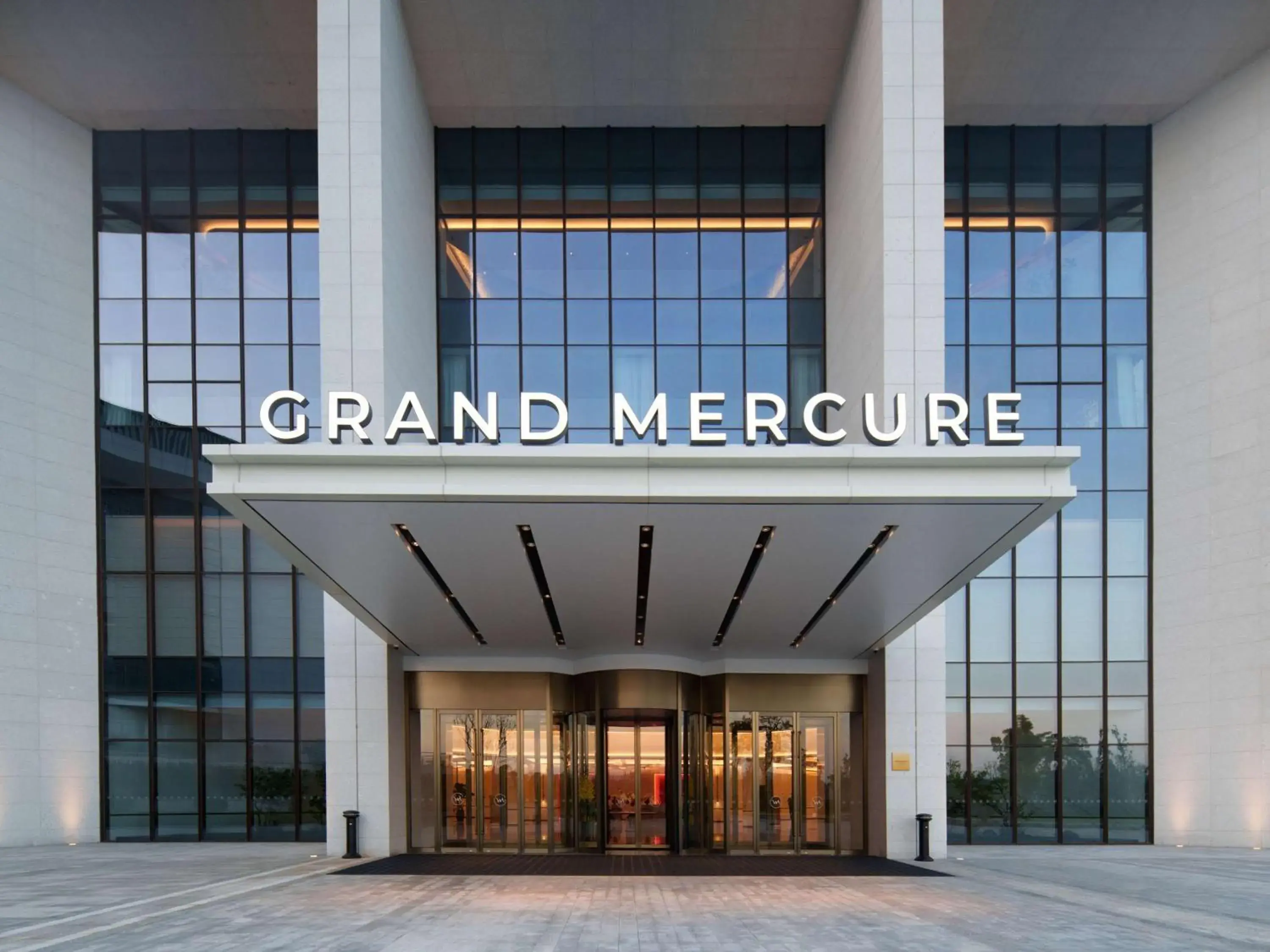 Property building in Grand Mercure Hangzhou Qingshan Lake Property building in Grand Mercure Hangzhou Qingshan Lake
