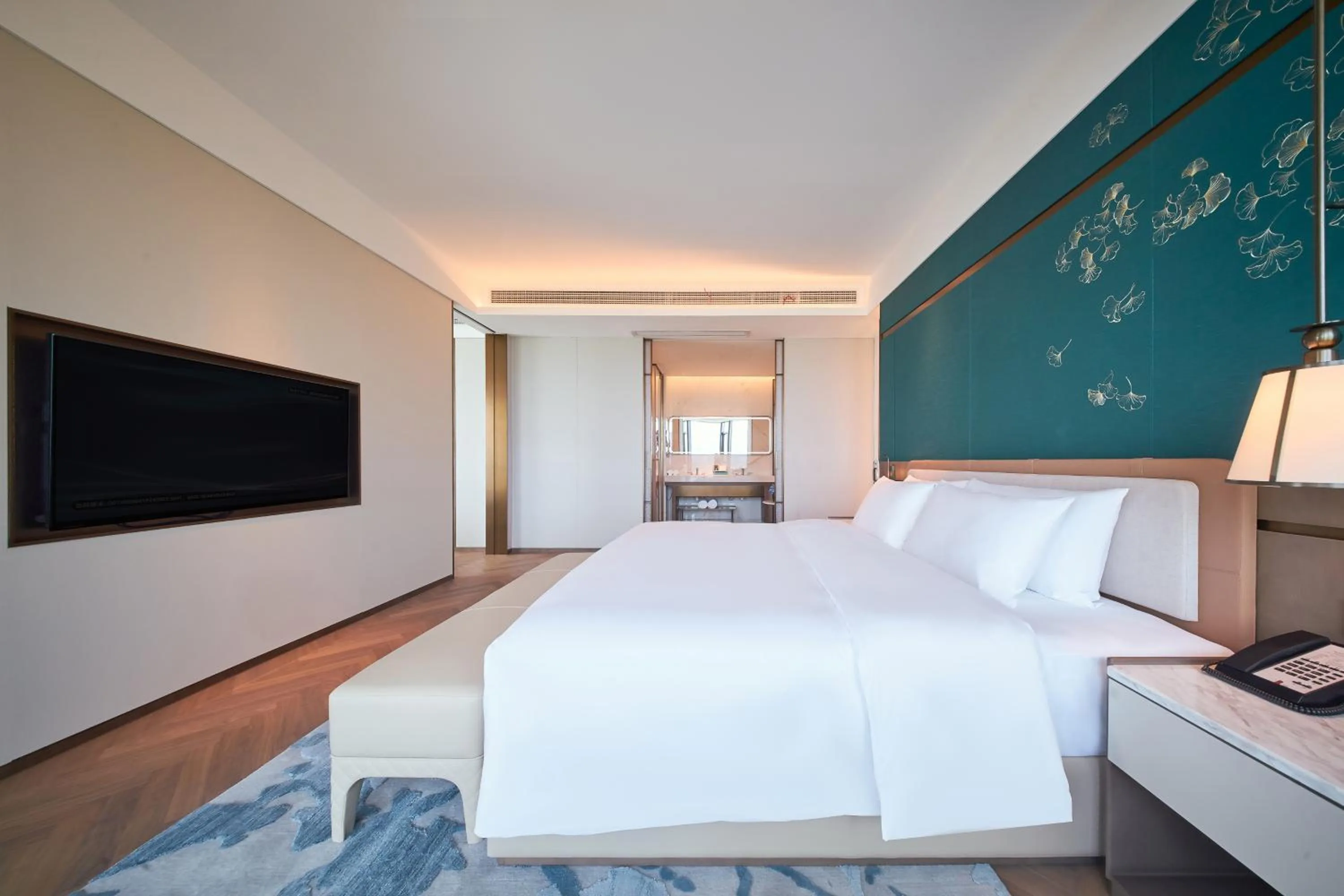 Bedroom, Bed in Grand Mercure Hangzhou Qingshan Lake