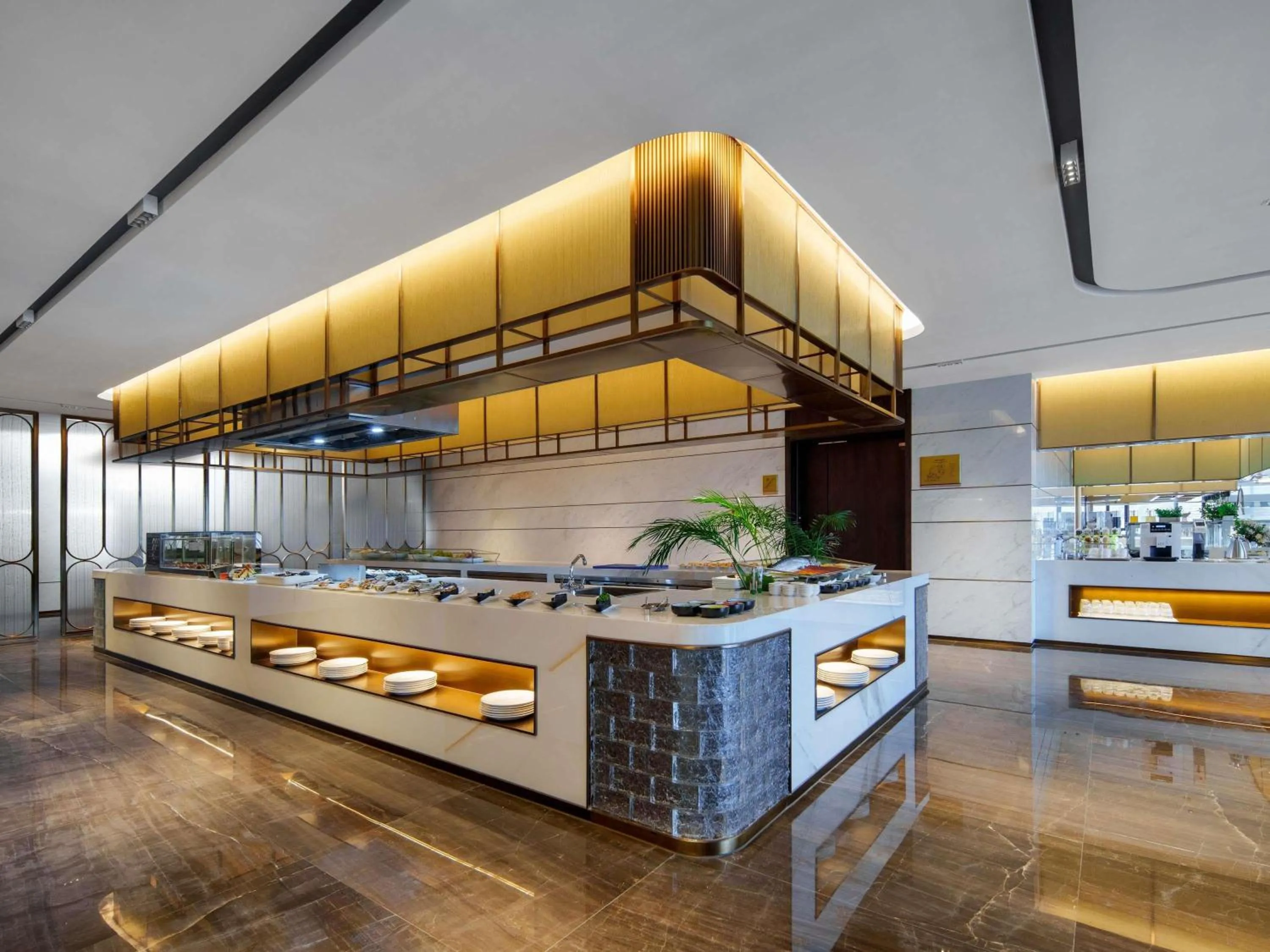 Restaurant/places to eat in Grand Mercure Hangzhou Qingshan Lake