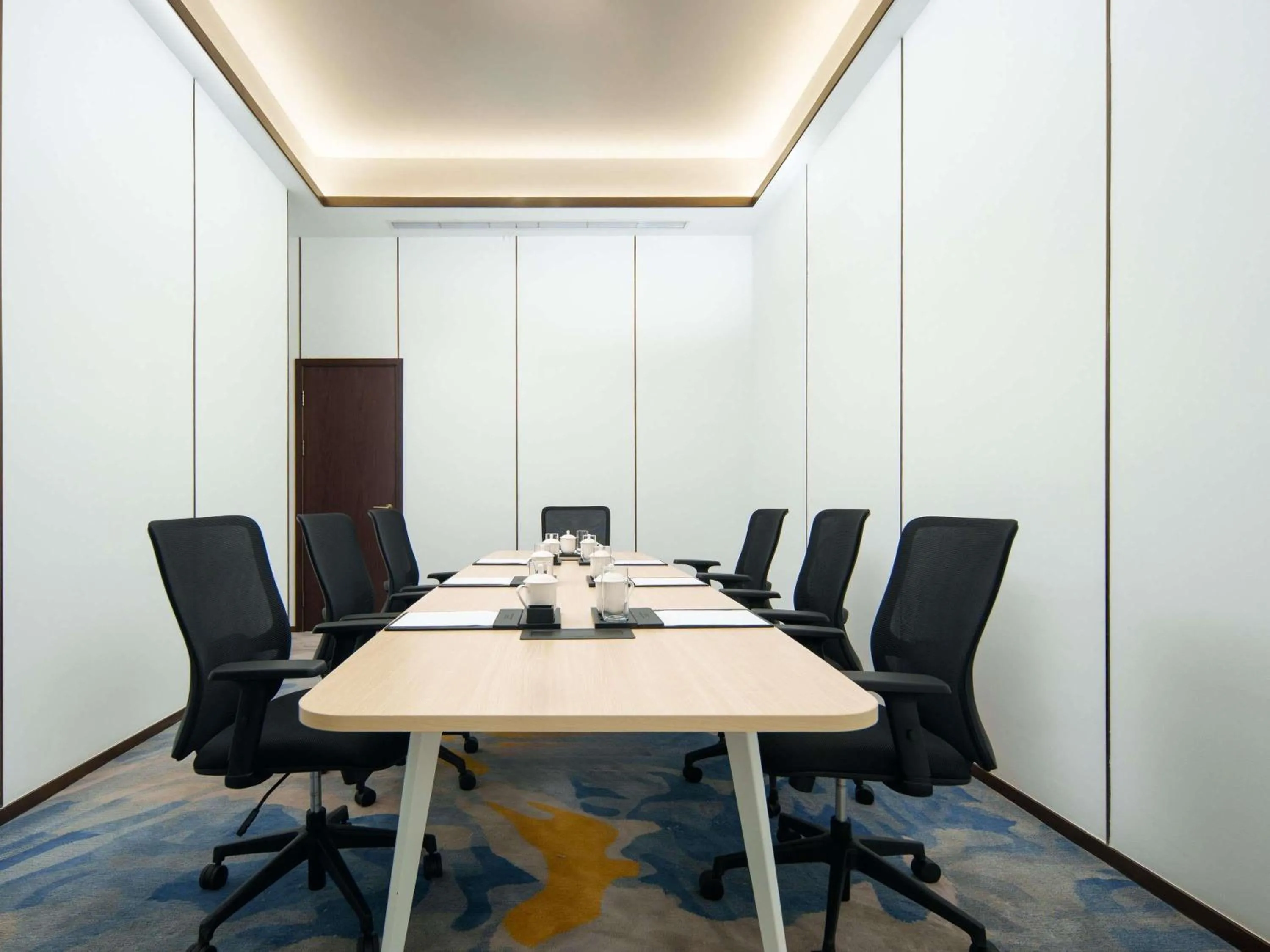 Meeting/conference room in Grand Mercure Hangzhou Qingshan Lake