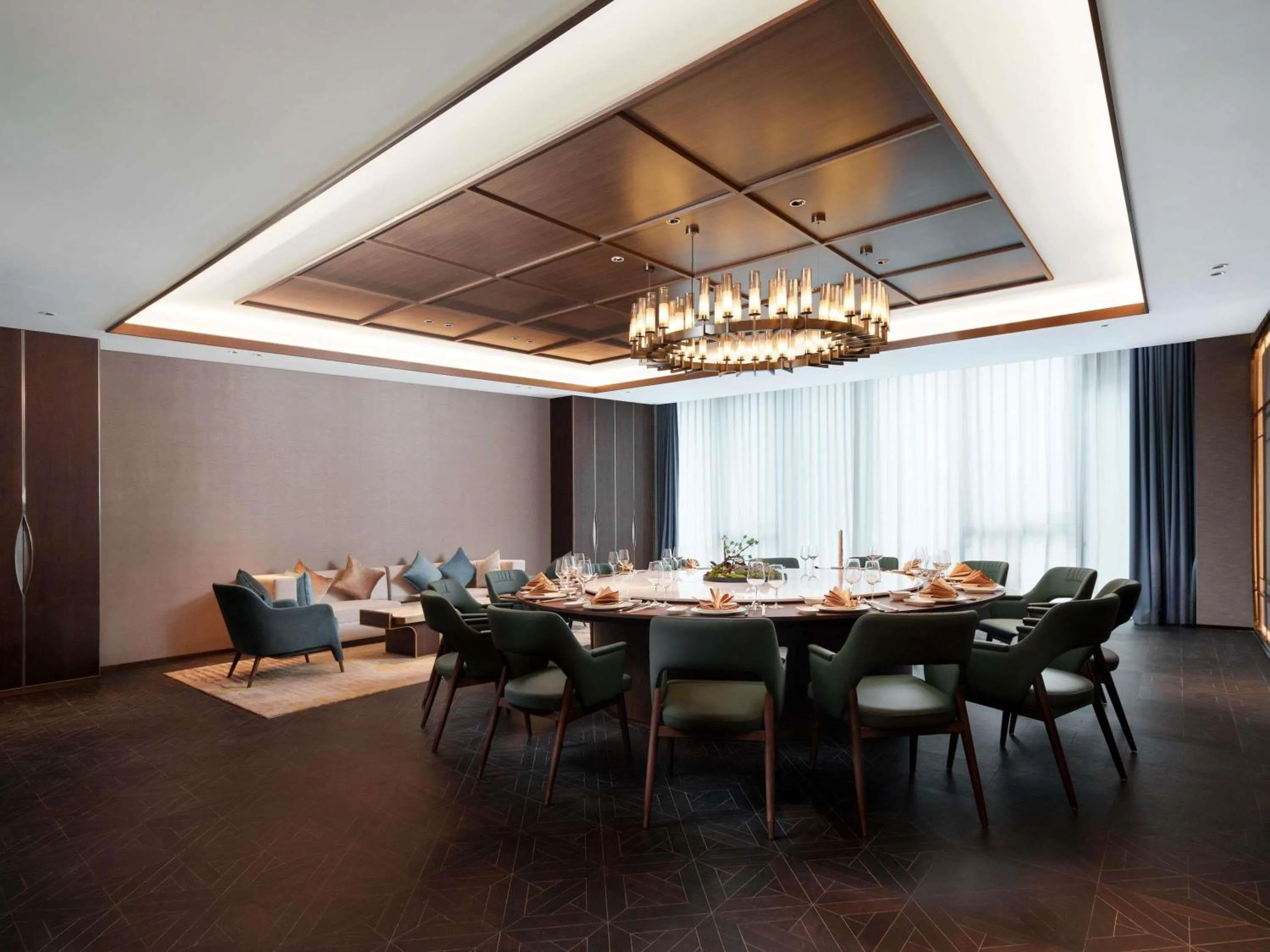 Restaurant/places to eat in Grand Mercure Hangzhou Qingshan Lake