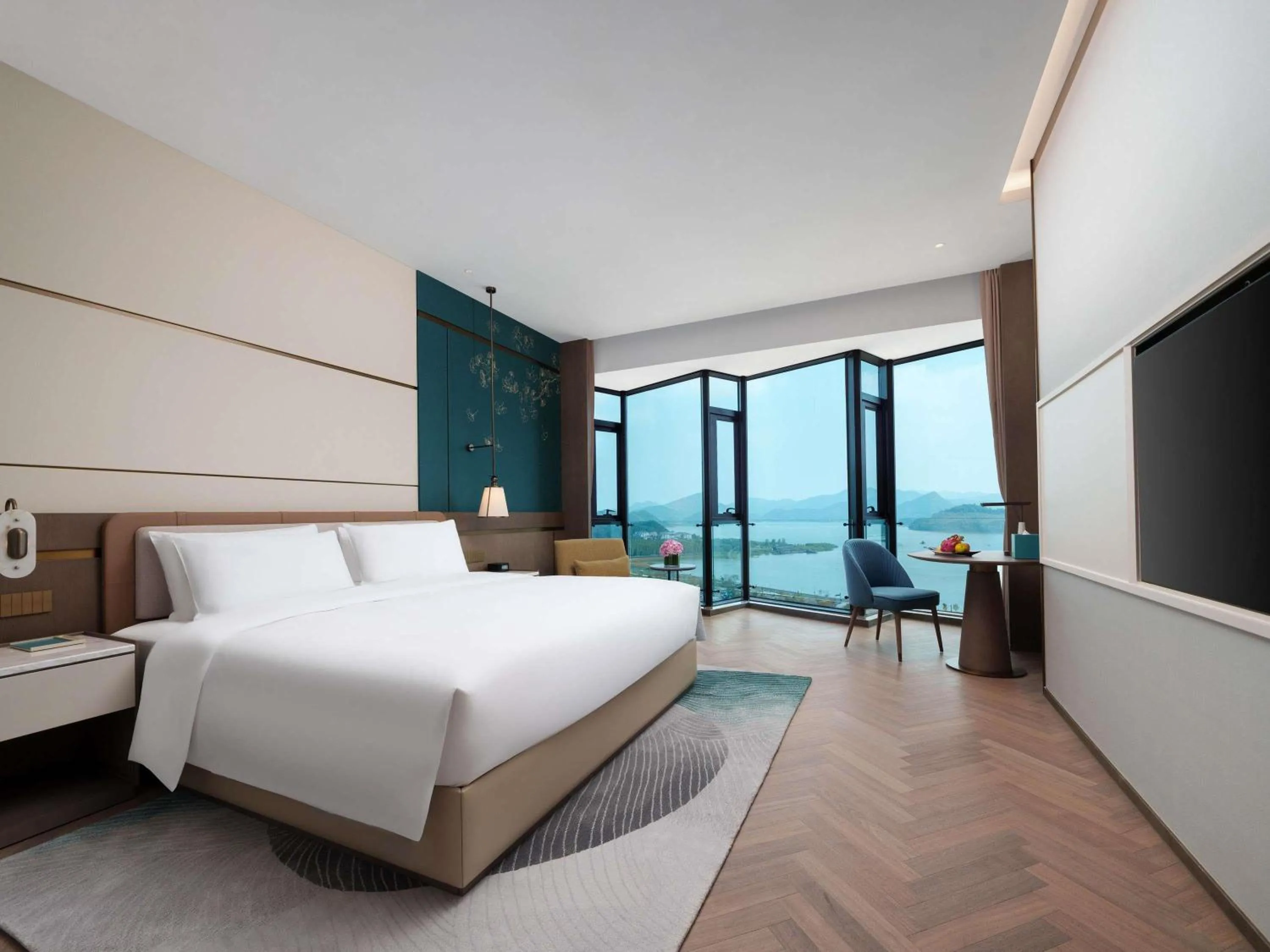 Bedroom, Bed in Grand Mercure Hangzhou Qingshan Lake