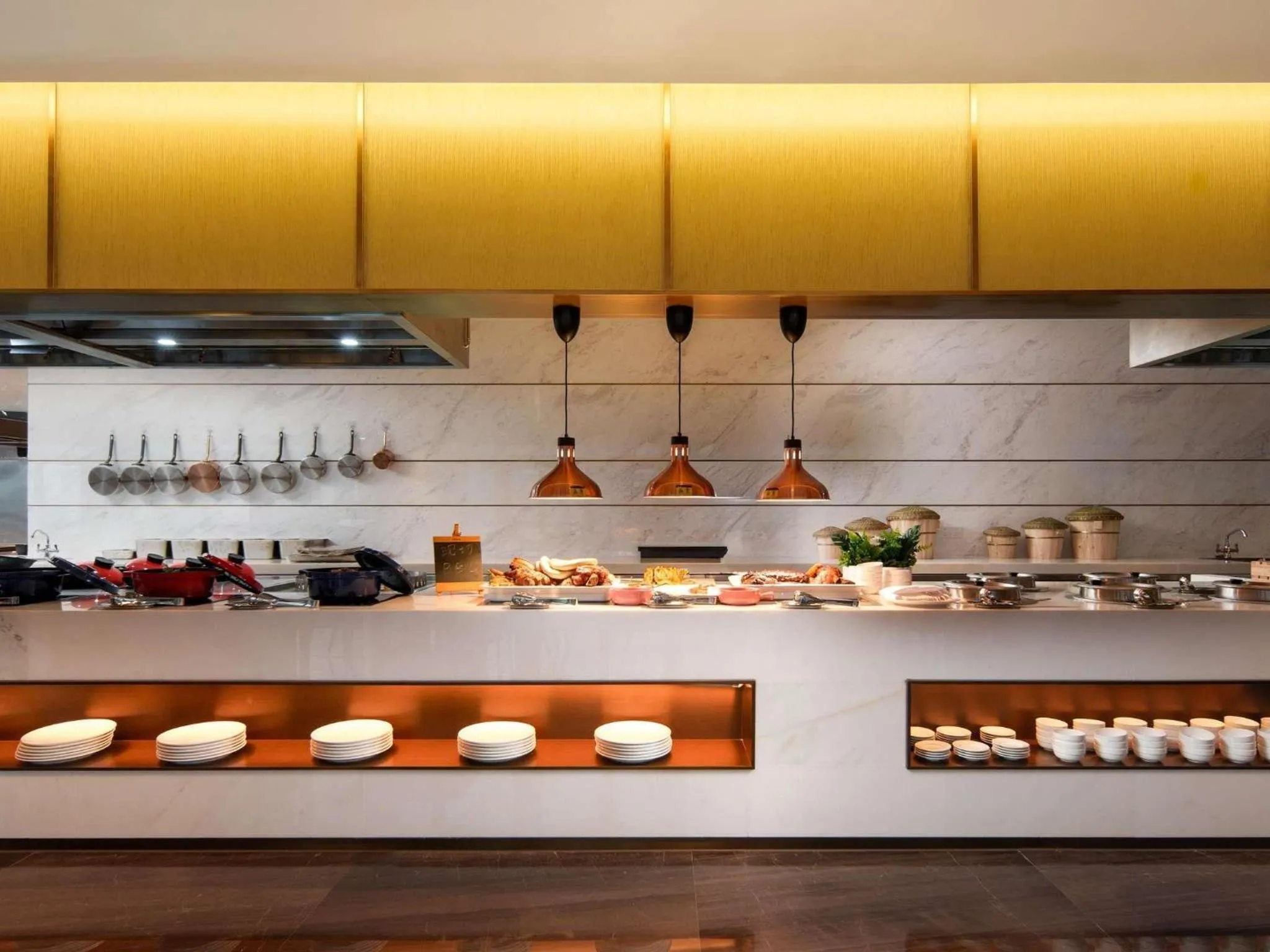 Restaurant/places to eat in Grand Mercure Hangzhou Qingshan Lake