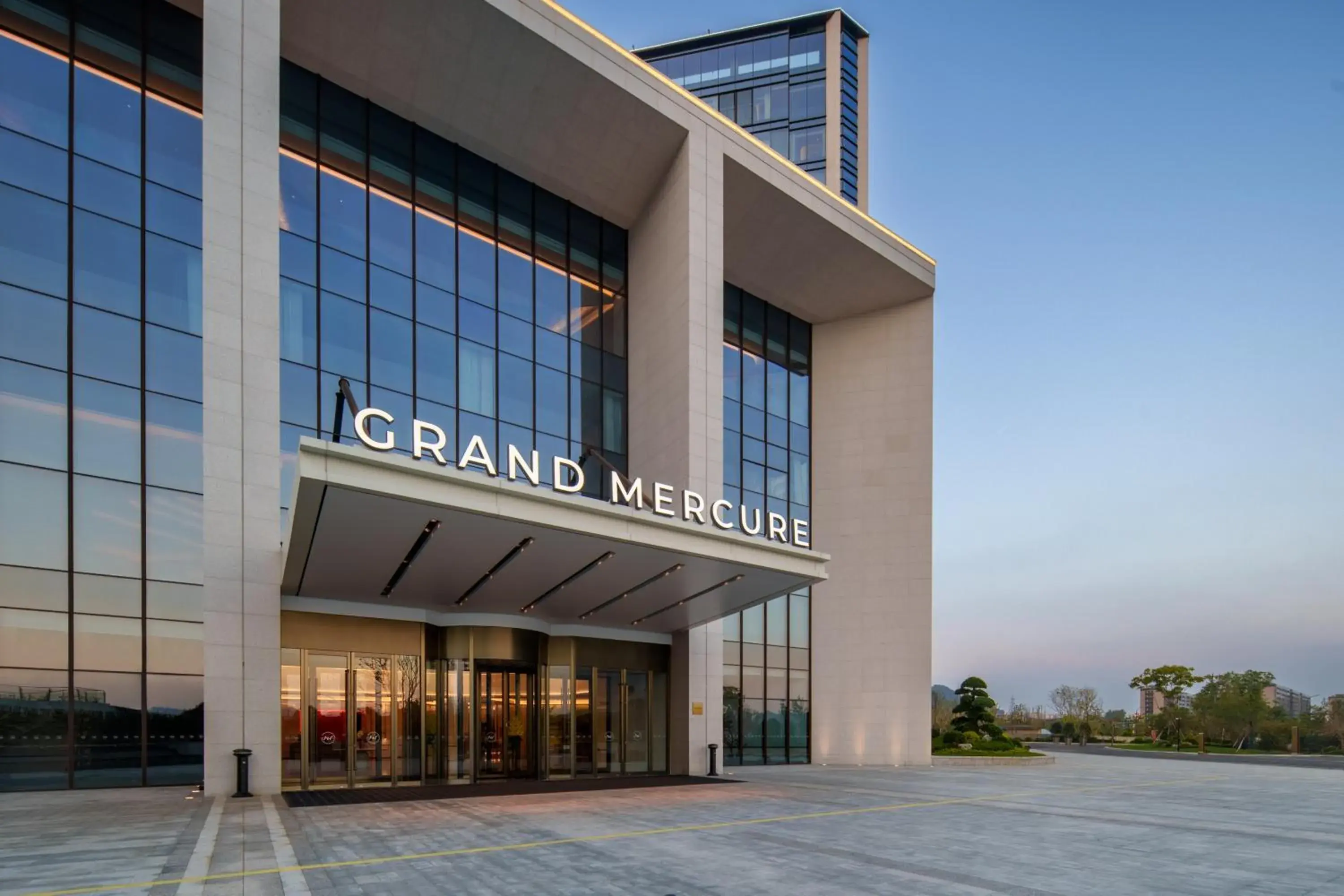 Property building in Grand Mercure Hangzhou Qingshan Lake Property building in Grand Mercure Hangzhou Qingshan Lake