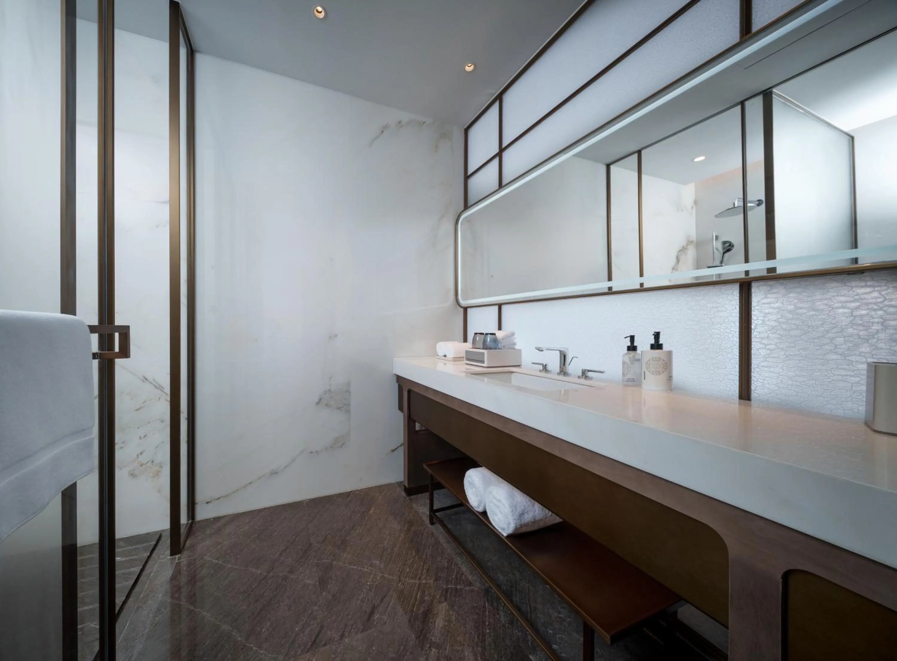 Toilet in Grand Mercure Hangzhou Qingshan Lake