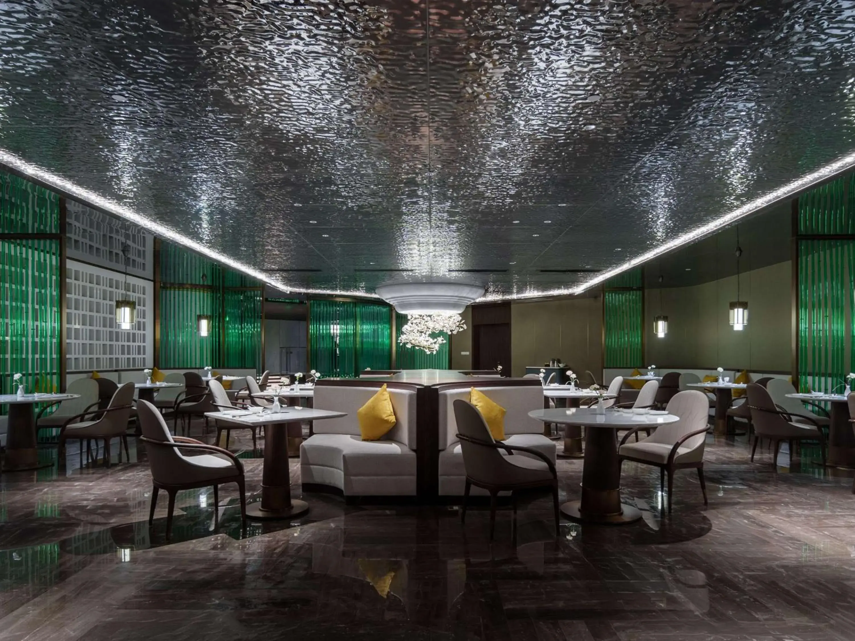 Restaurant/places to eat in Grand Mercure Hangzhou Qingshan Lake Restaurant/places to eat in Grand Mercure Hangzhou Qingshan Lake