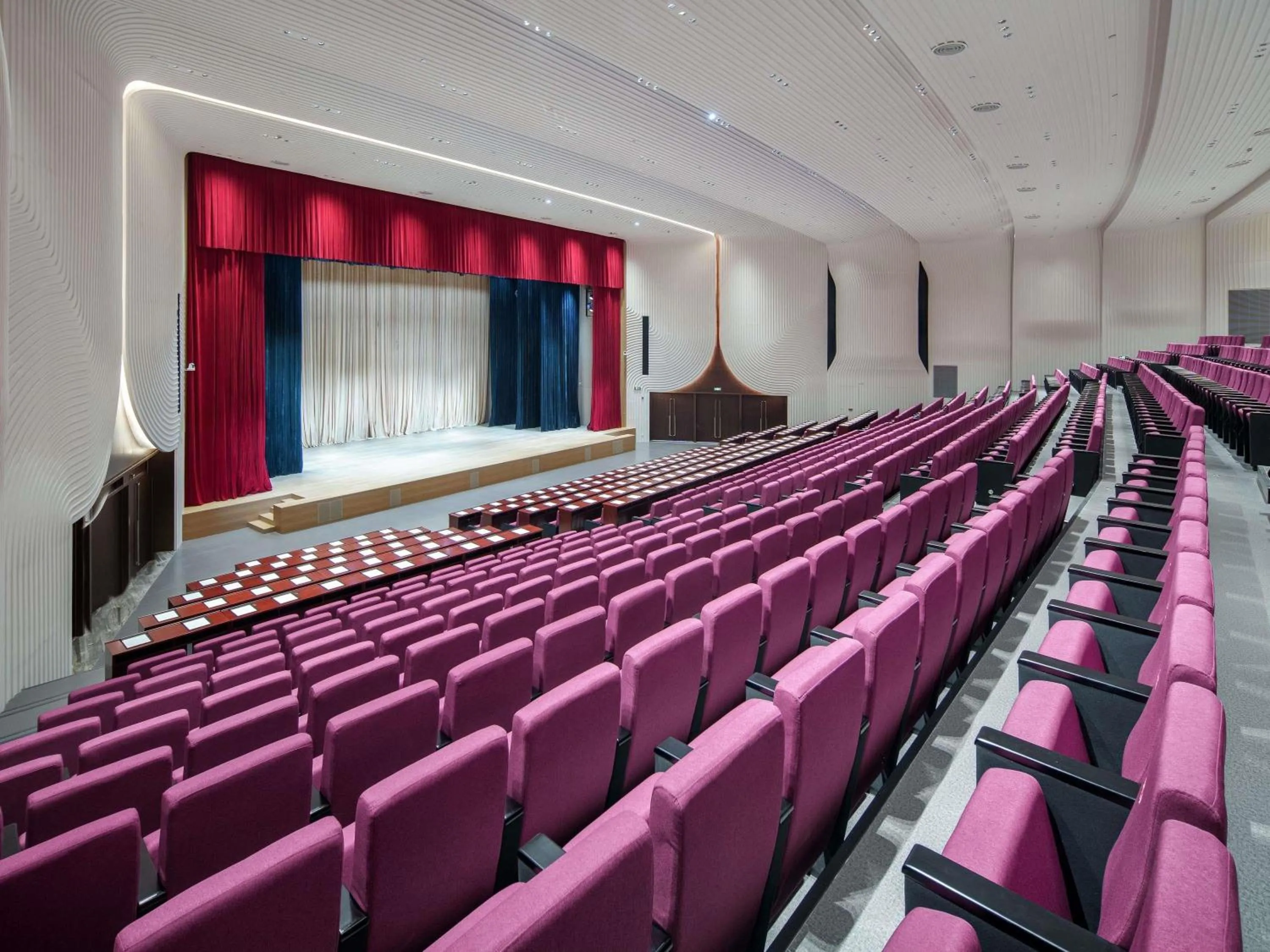 Meeting/conference room in Grand Mercure Hangzhou Qingshan Lake