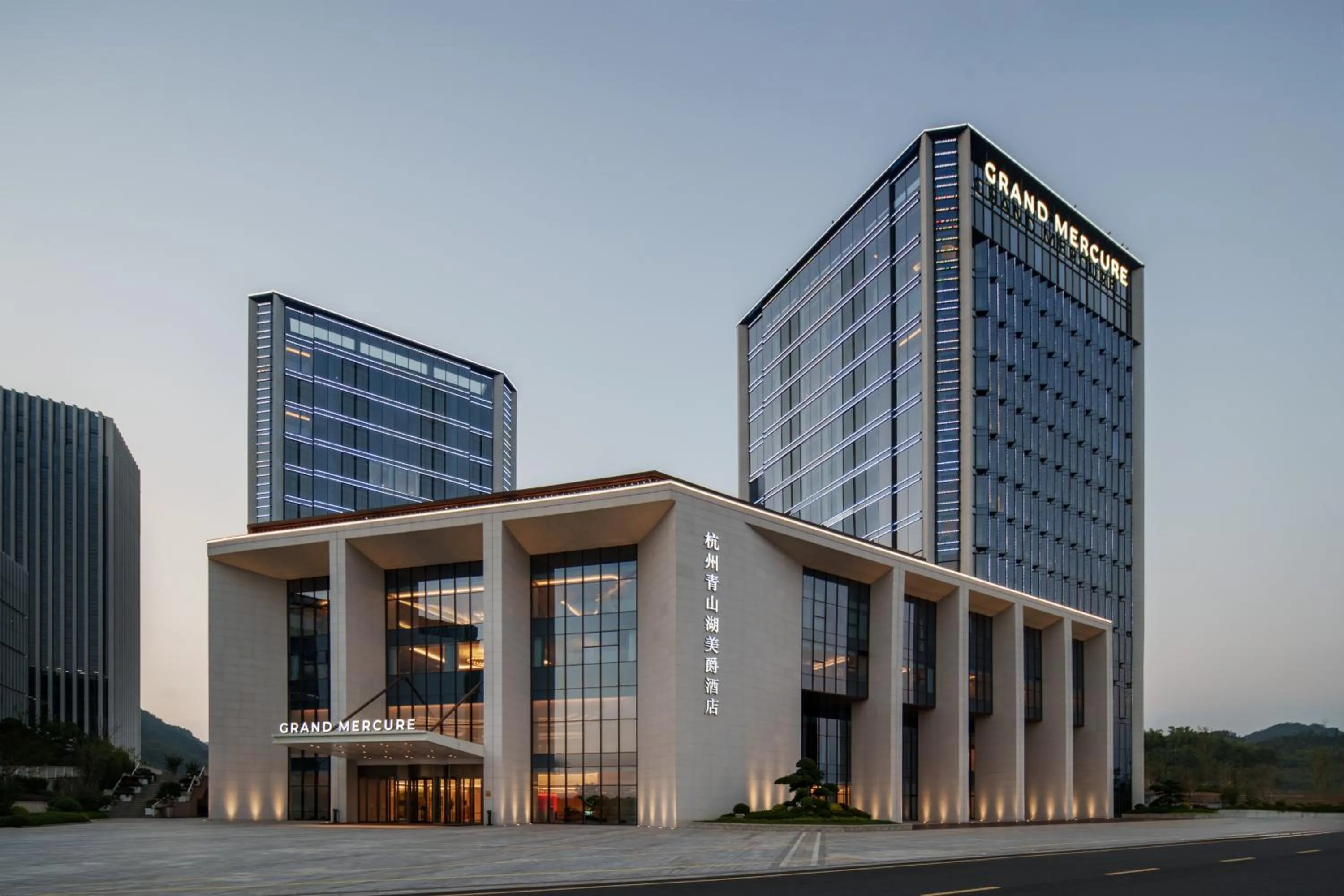 Property building in Grand Mercure Hangzhou Qingshan Lake