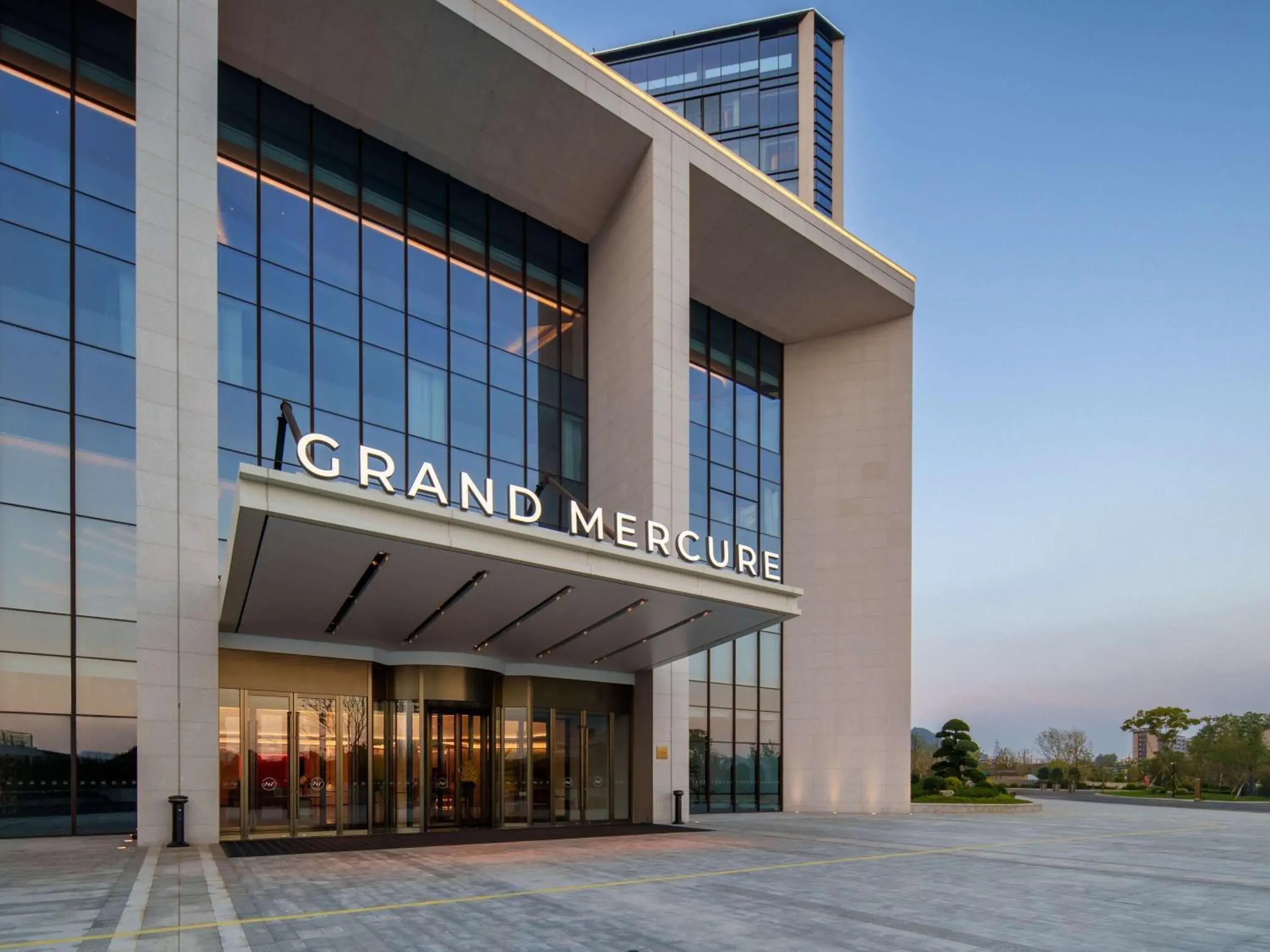 Property building in Grand Mercure Hangzhou Qingshan Lake Property building in Grand Mercure Hangzhou Qingshan Lake