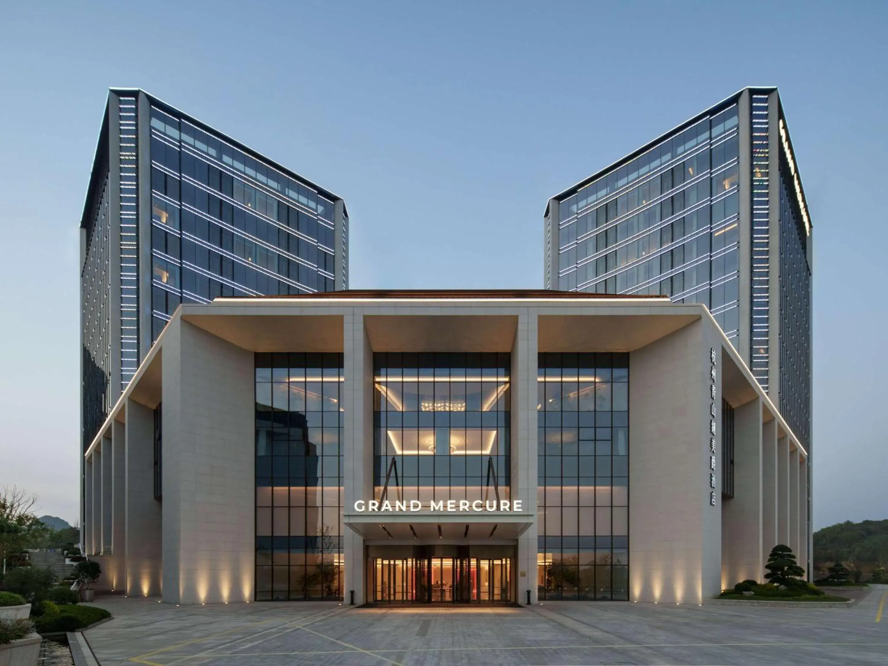 Property building in Grand Mercure Hangzhou Qingshan Lake Property building in Grand Mercure Hangzhou Qingshan Lake