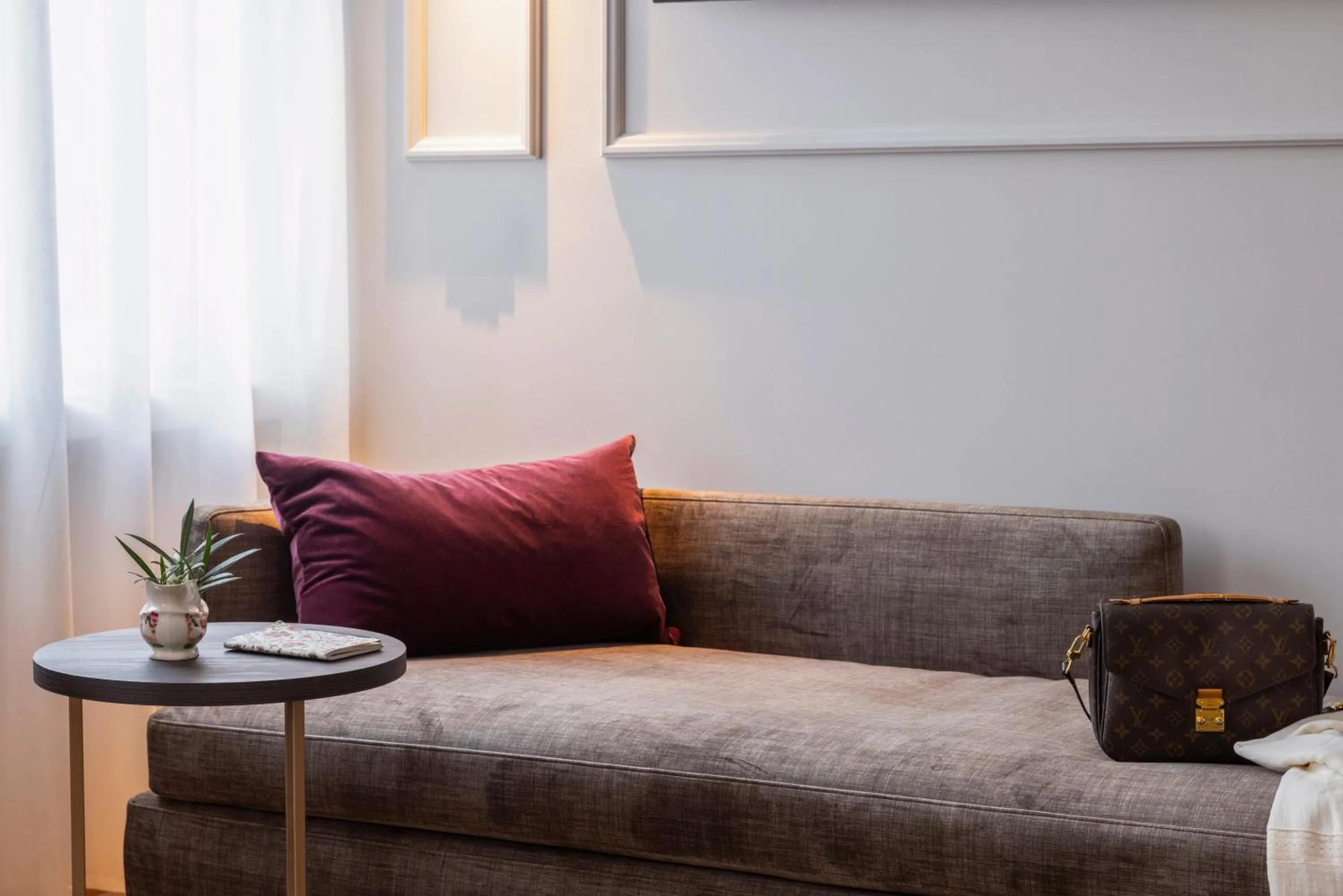 Living room in Adoro Hotel