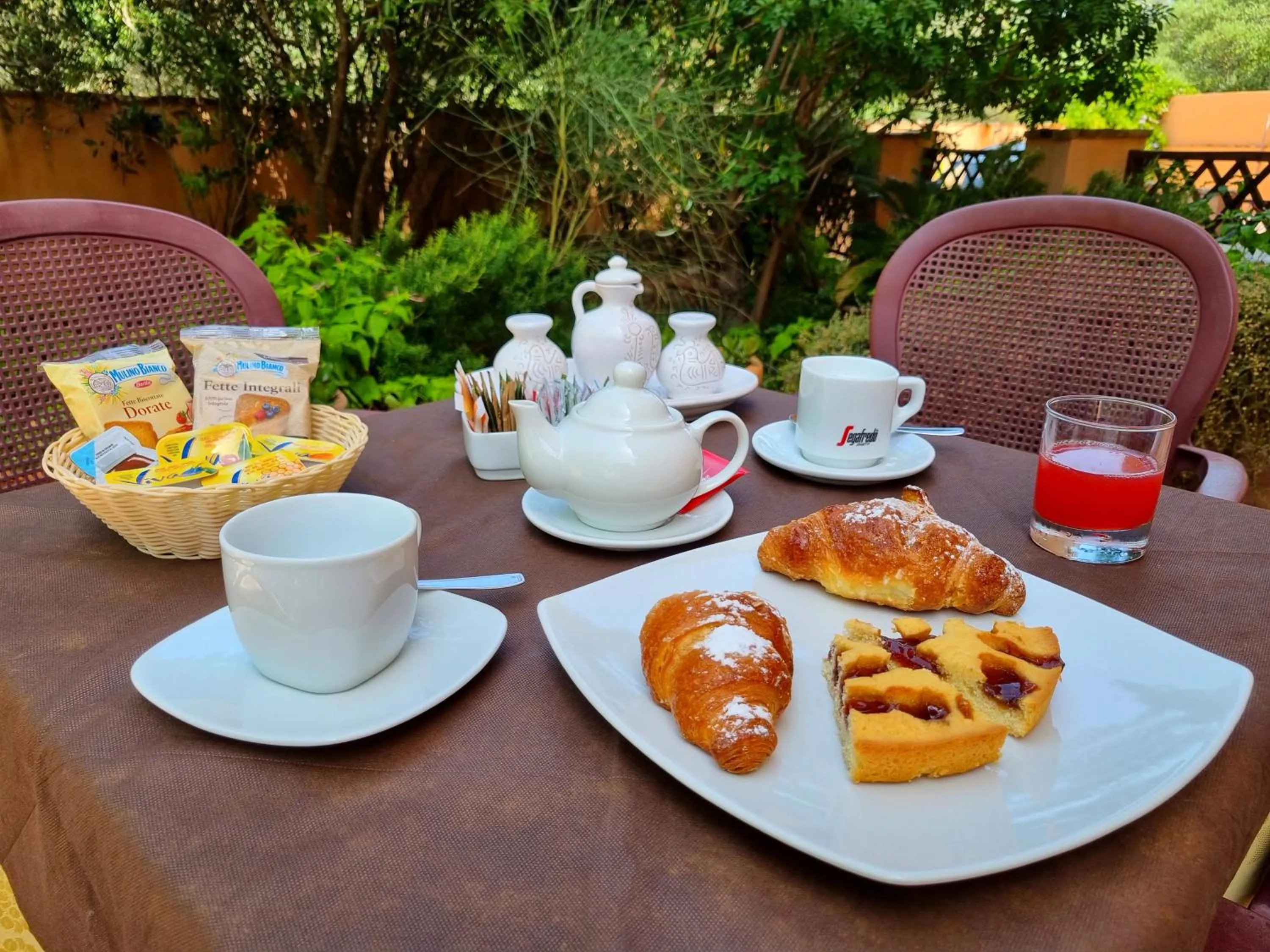 Food and drinks in Hotel Delle Isole