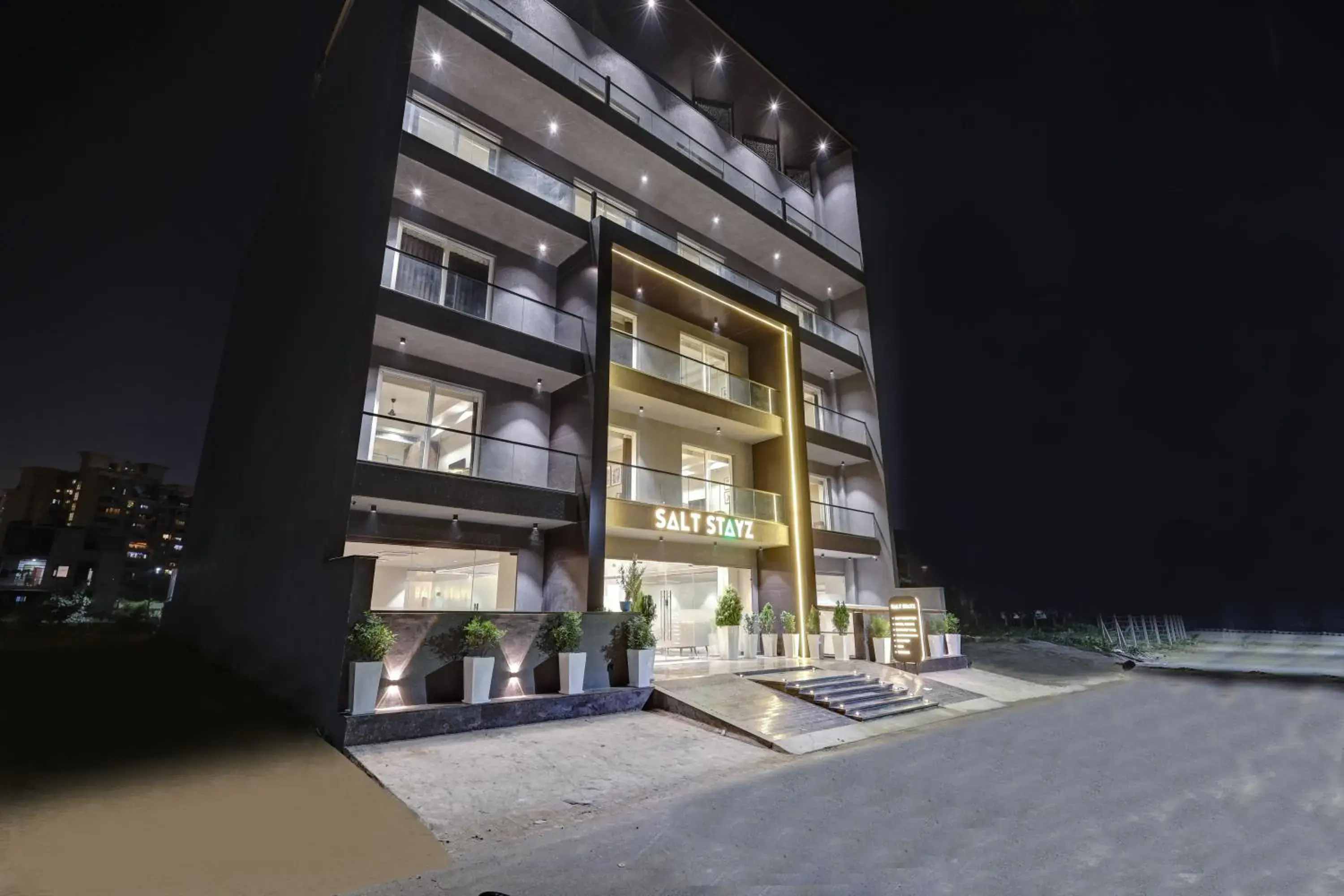 Saltstayz Premier - Golf Course Road & Sector 42 Saltstayz Premier - Golf Course Road & Sector 42