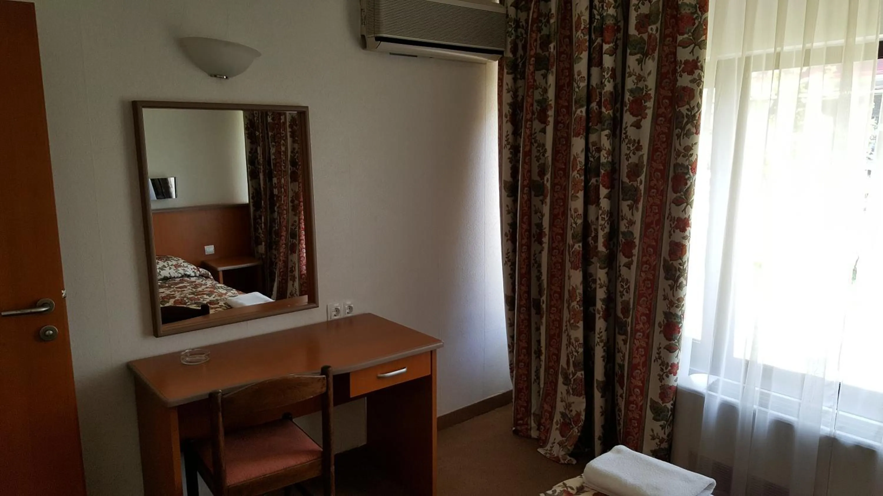 Photo of the whole room, Bed in Hotel Bellevue