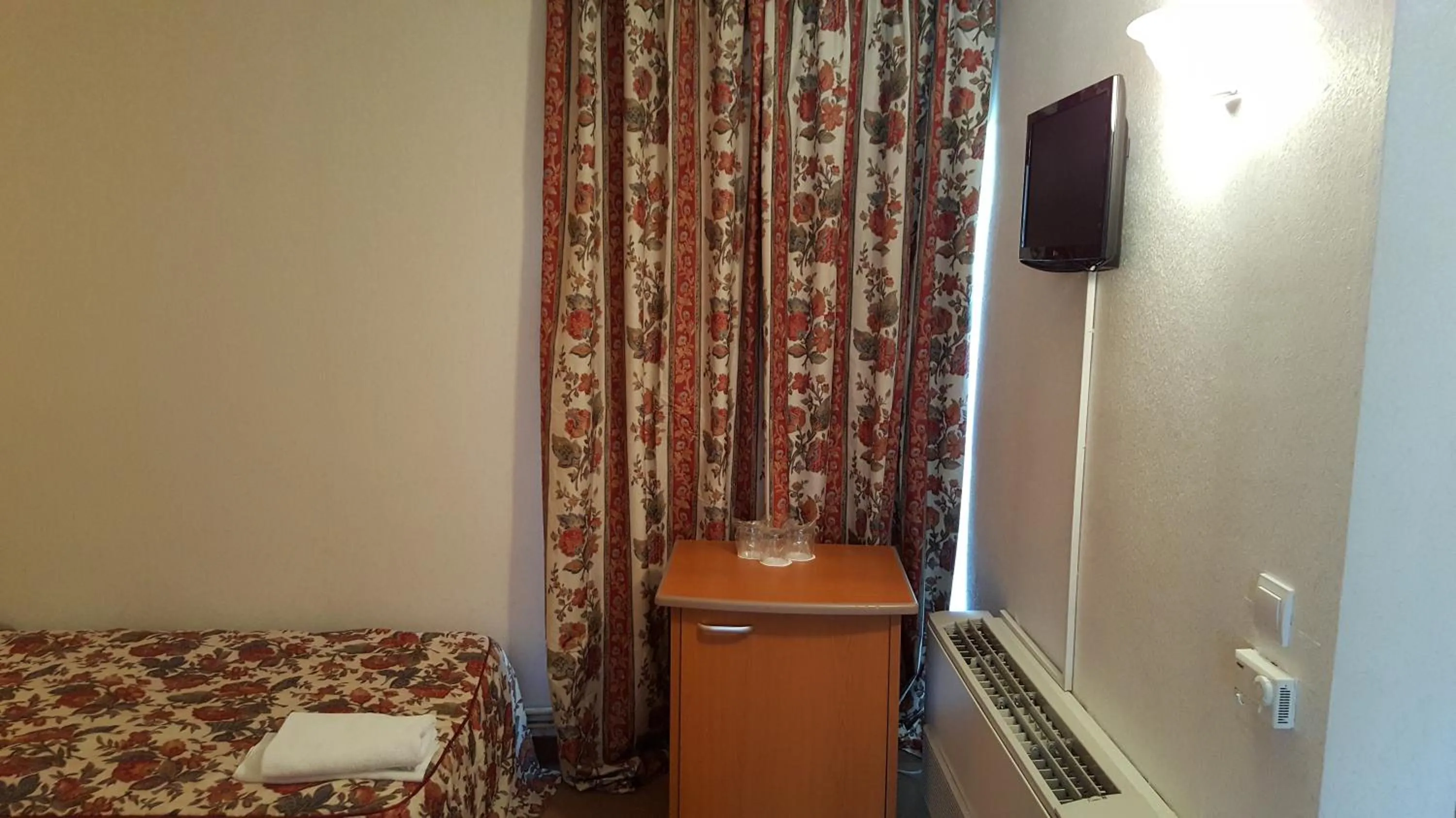 Bedroom in Hotel Bellevue