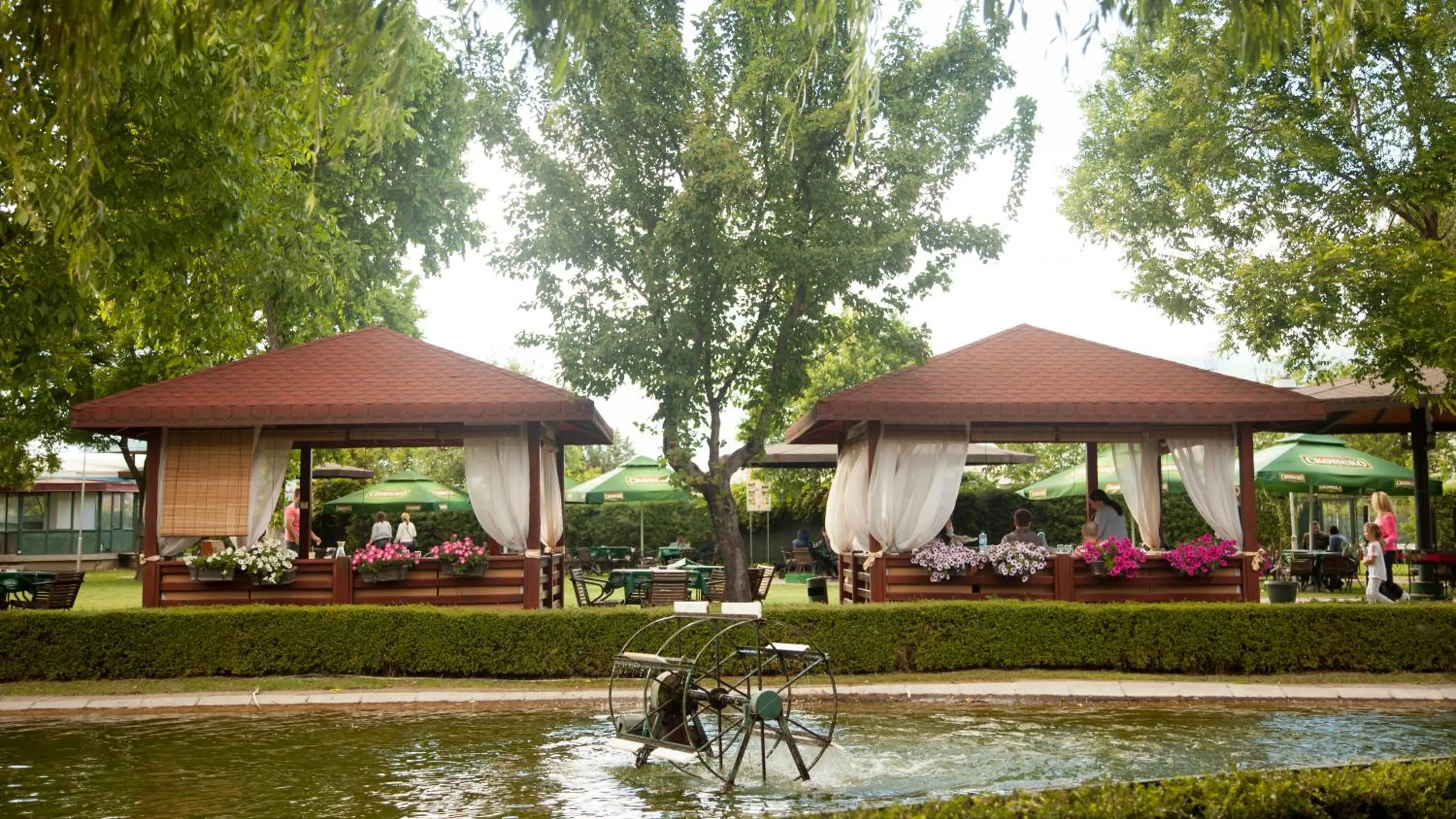 Restaurant/places to eat in Hotel Bellevue