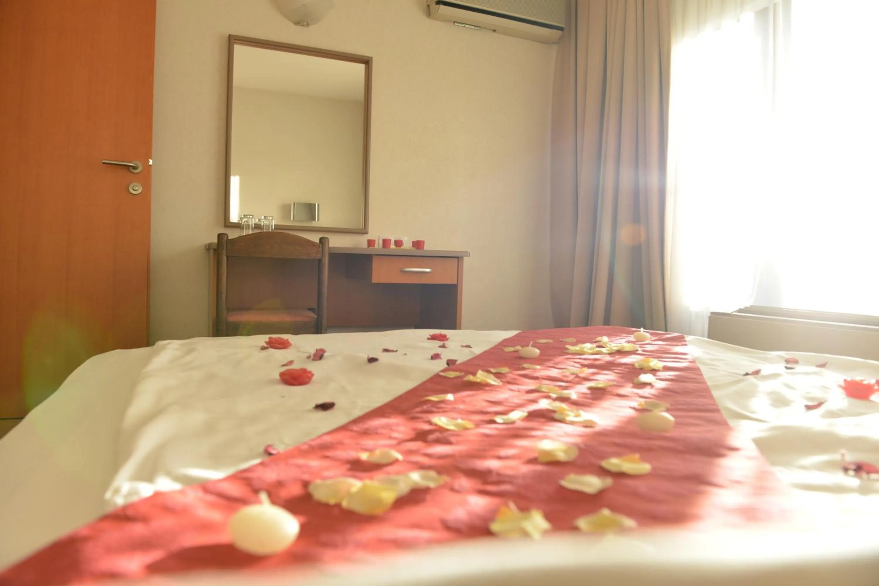 Bedroom, Bed in Hotel Bellevue