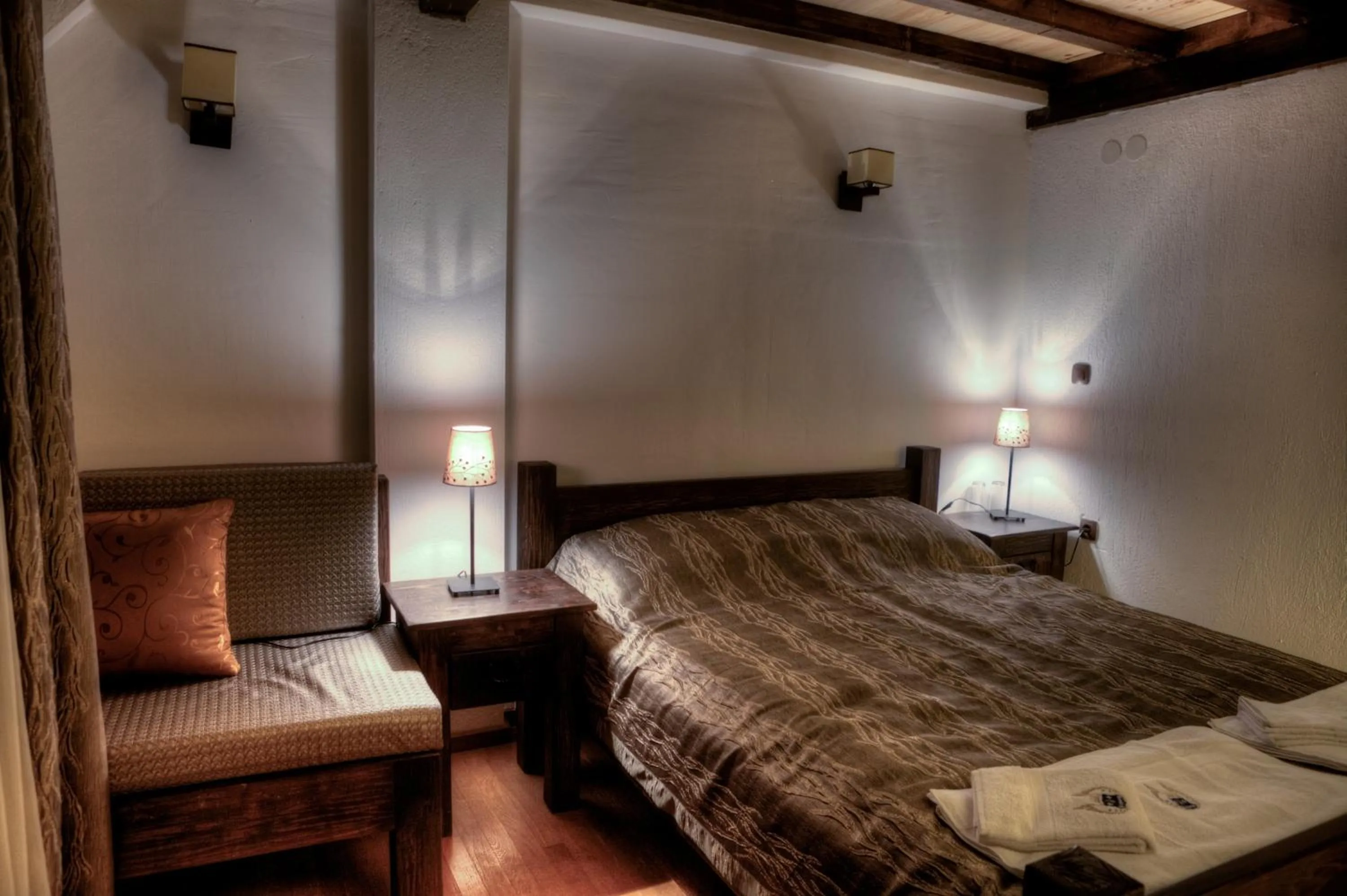 Photo of the whole room, Bed in Horlog Castle