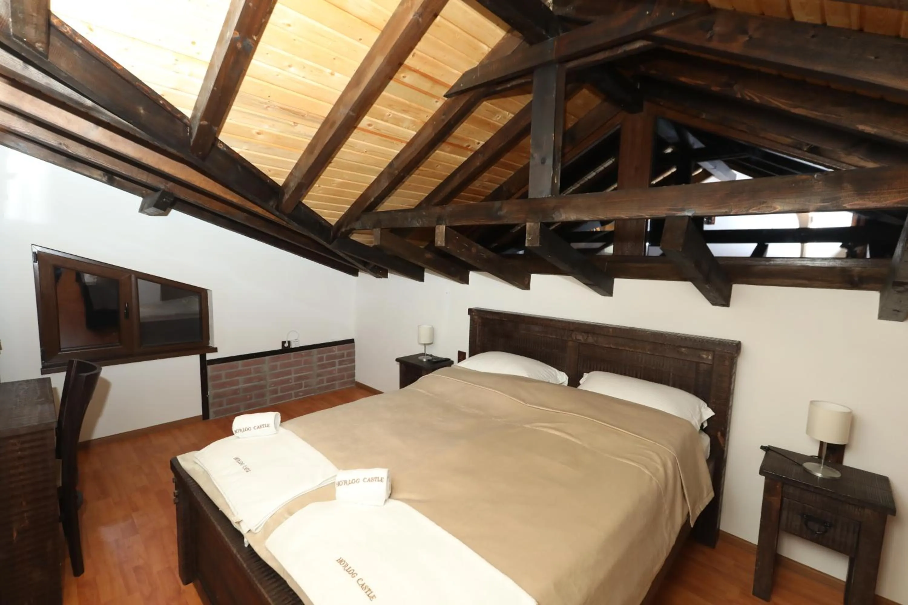 Photo of the whole room, Bed in Horlog Castle