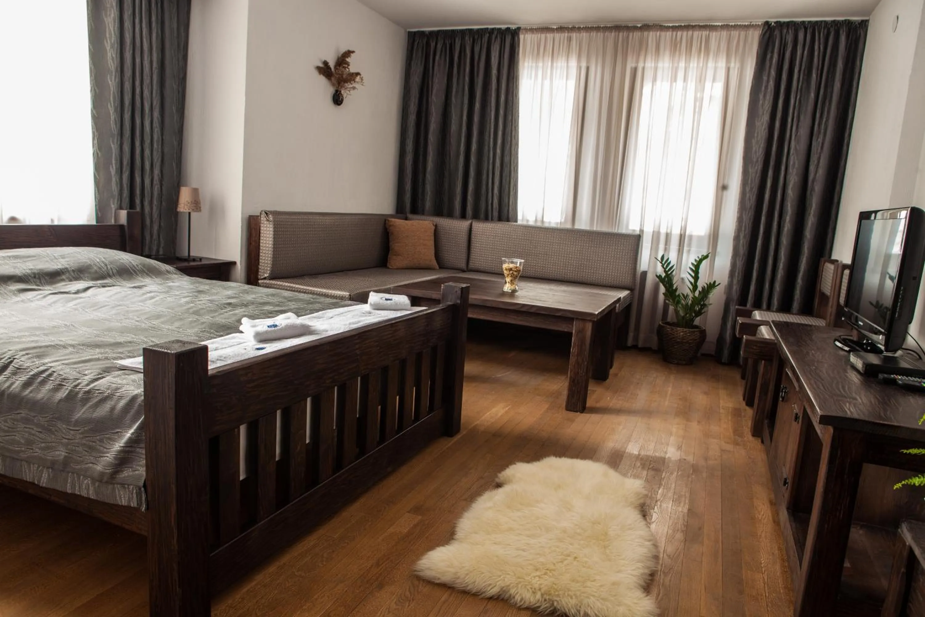 Photo of the whole room, Bed in Horlog Castle