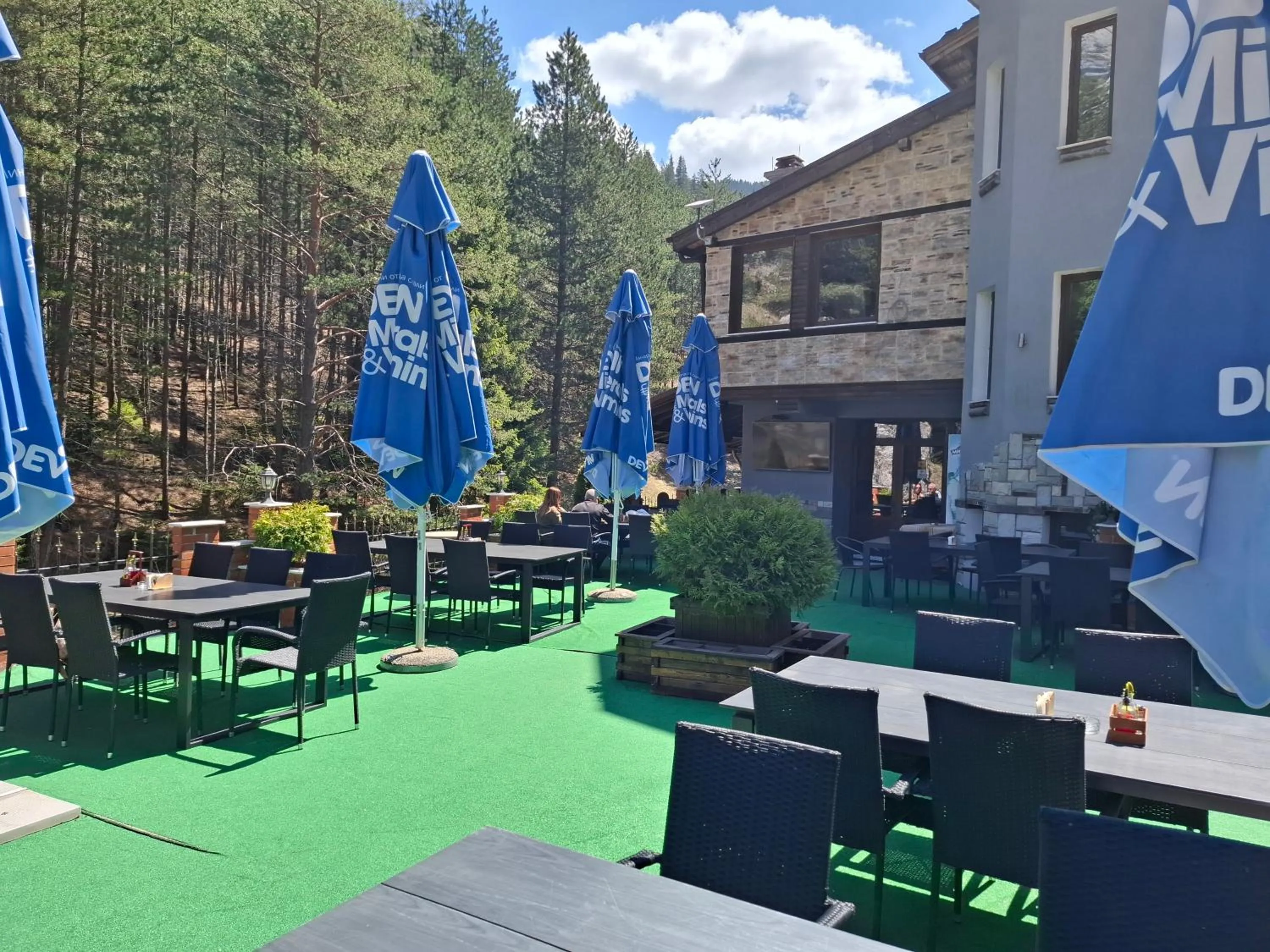 Restaurant/places to eat in Horlog Castle