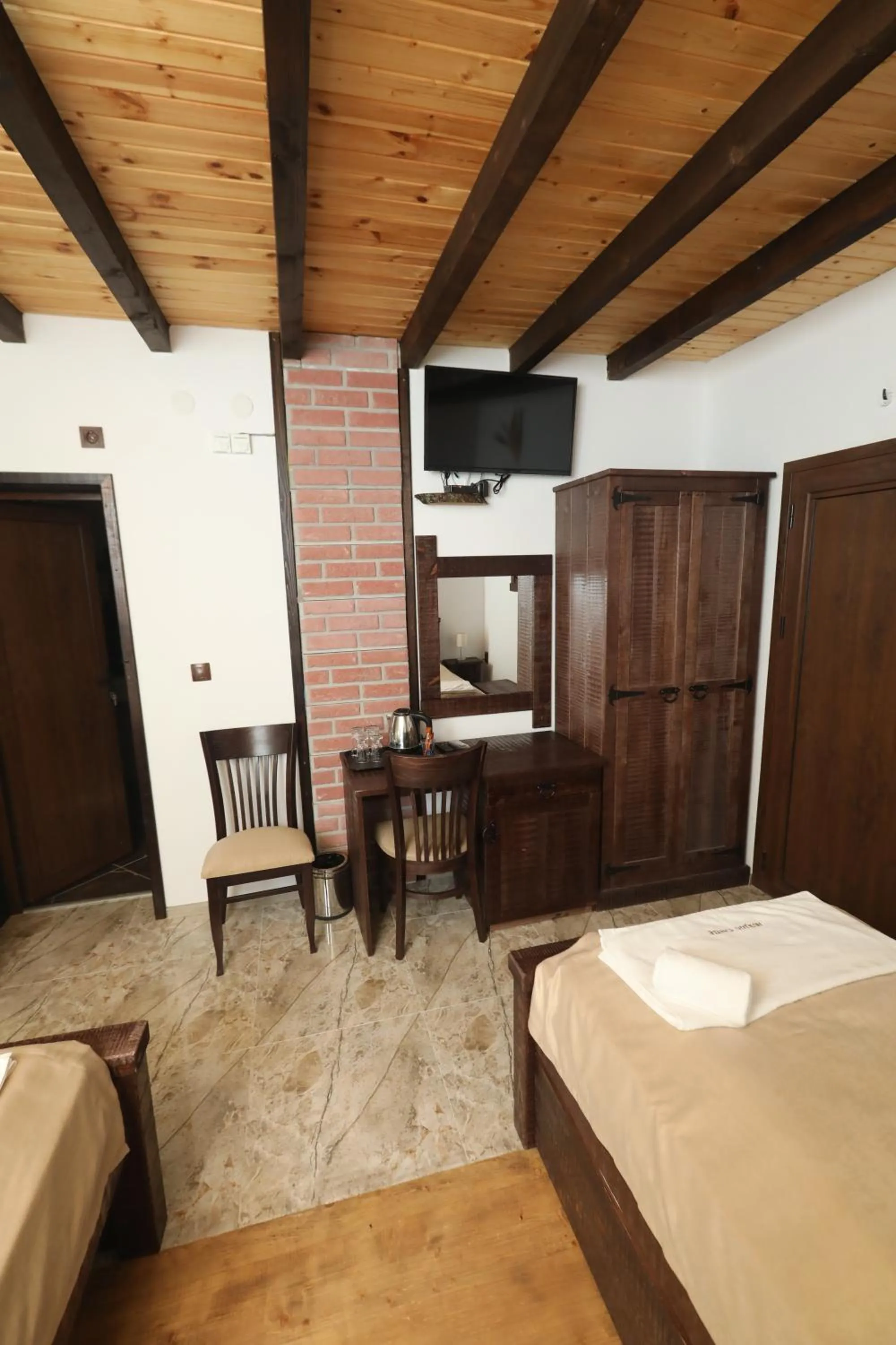 Photo of the whole room, Bed in Horlog Castle