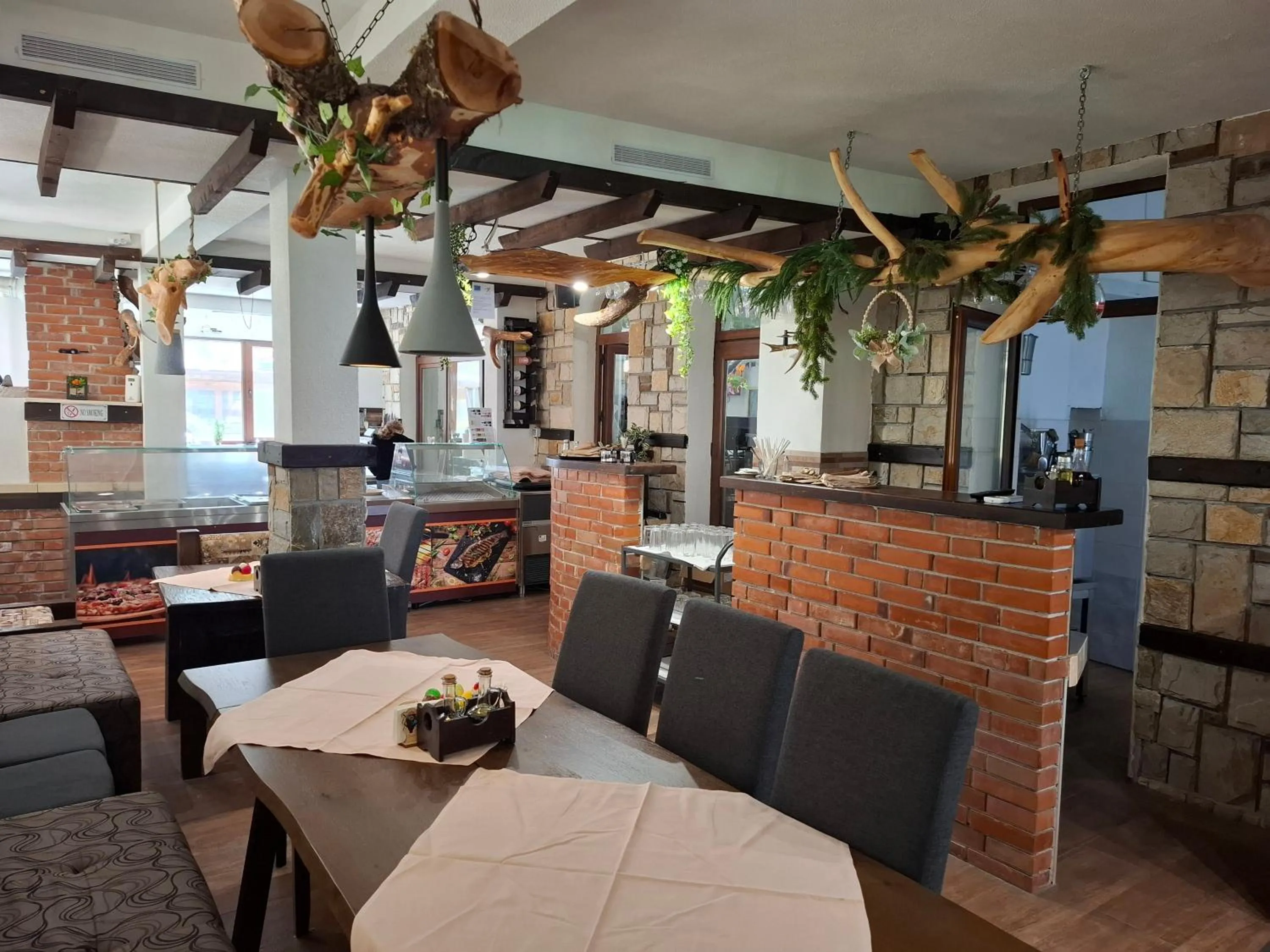 Restaurant/places to eat in Horlog Castle