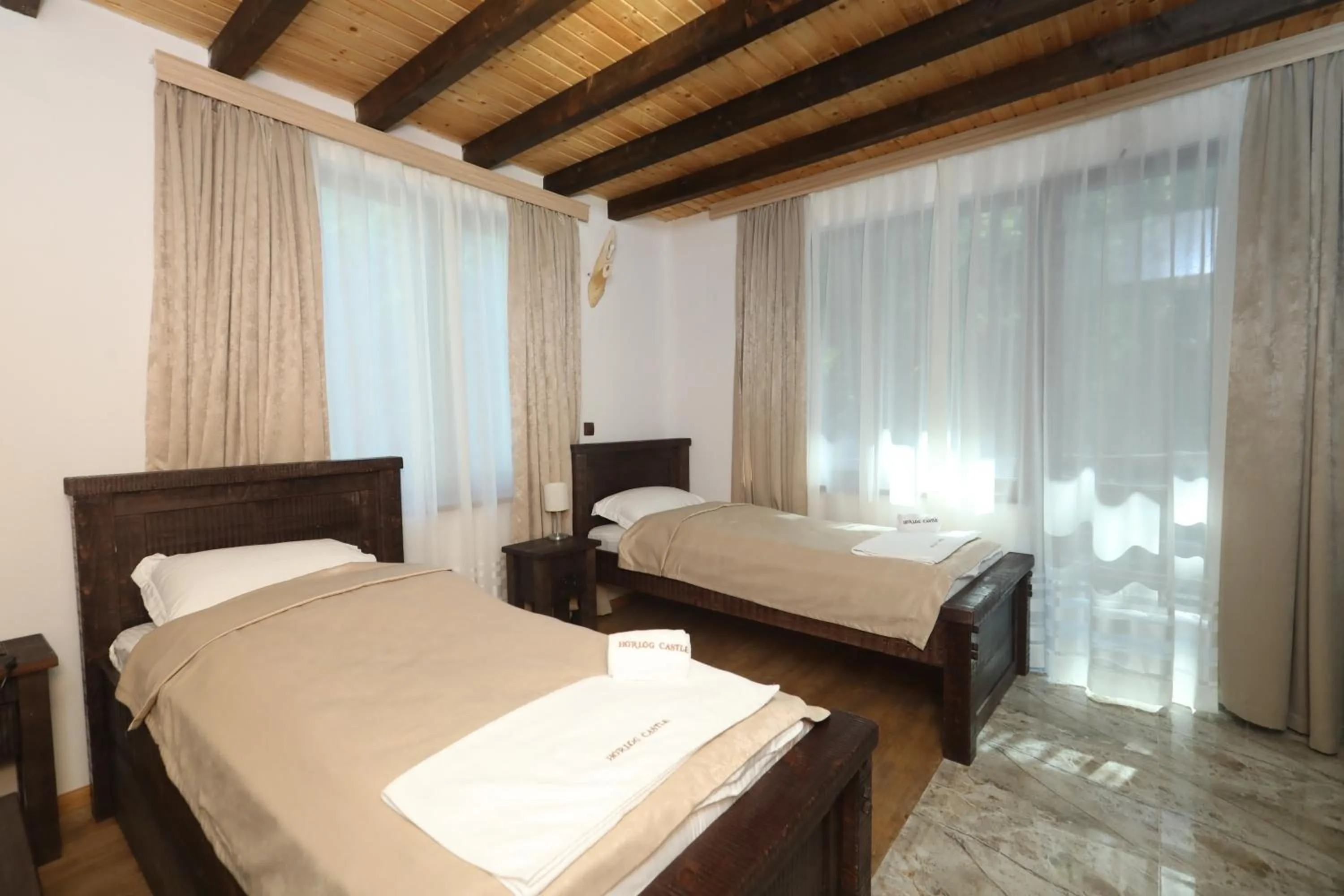 Photo of the whole room, Bed in Horlog Castle