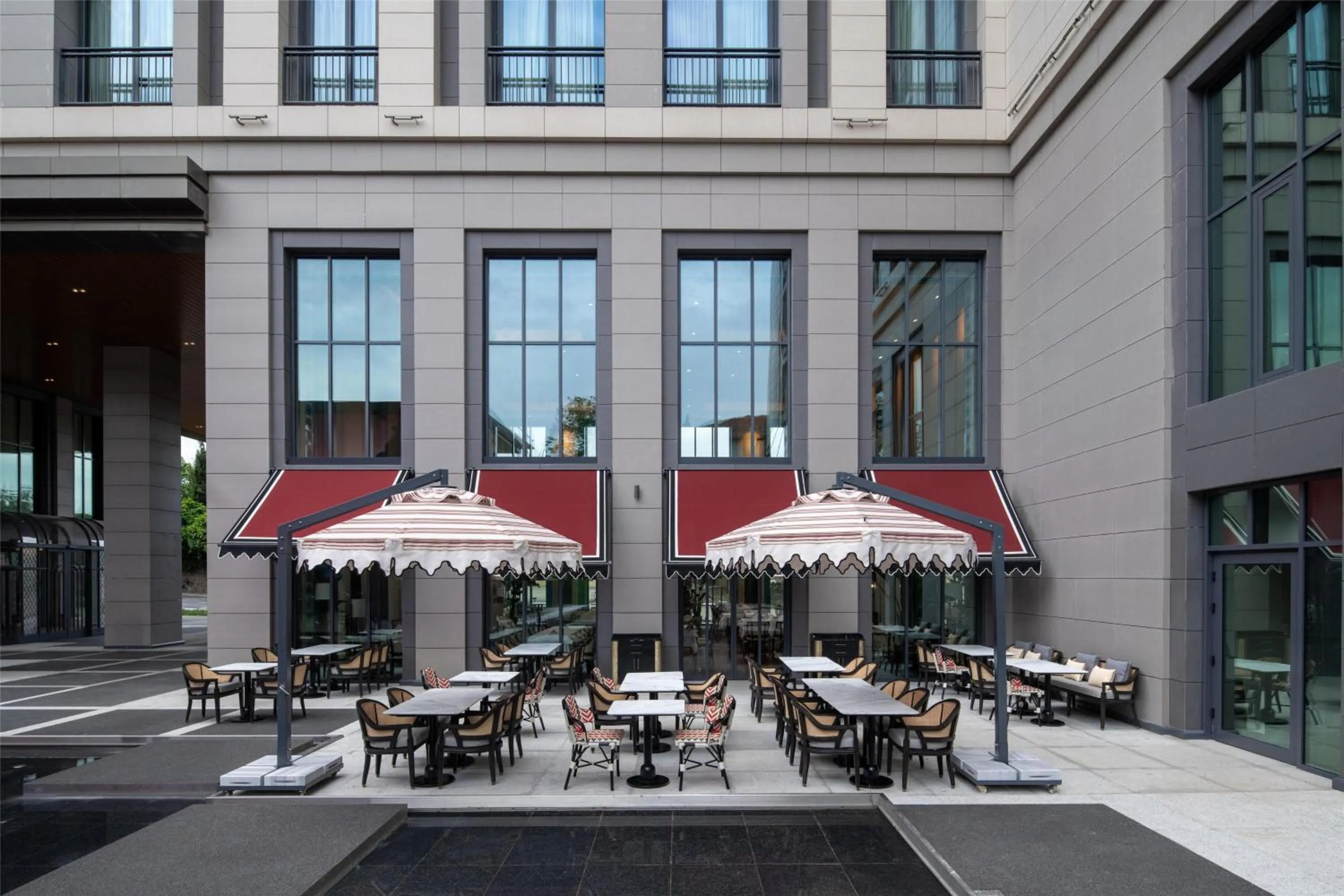 Restaurant/places to eat in Altunizade Suites Istanbul, Curio Collection By Hilton