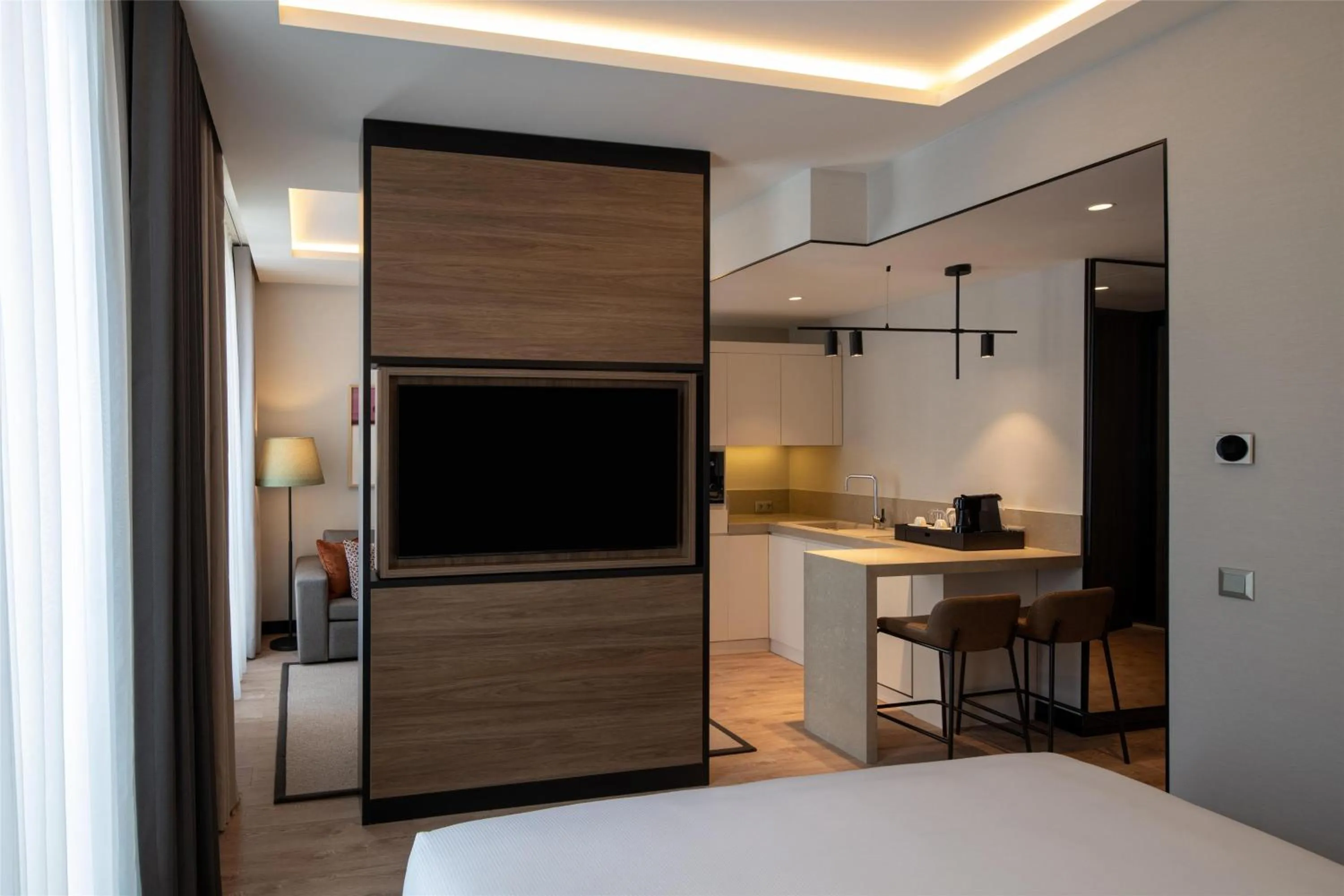 Bed in Altunizade Suites Istanbul, Curio Collection By Hilton