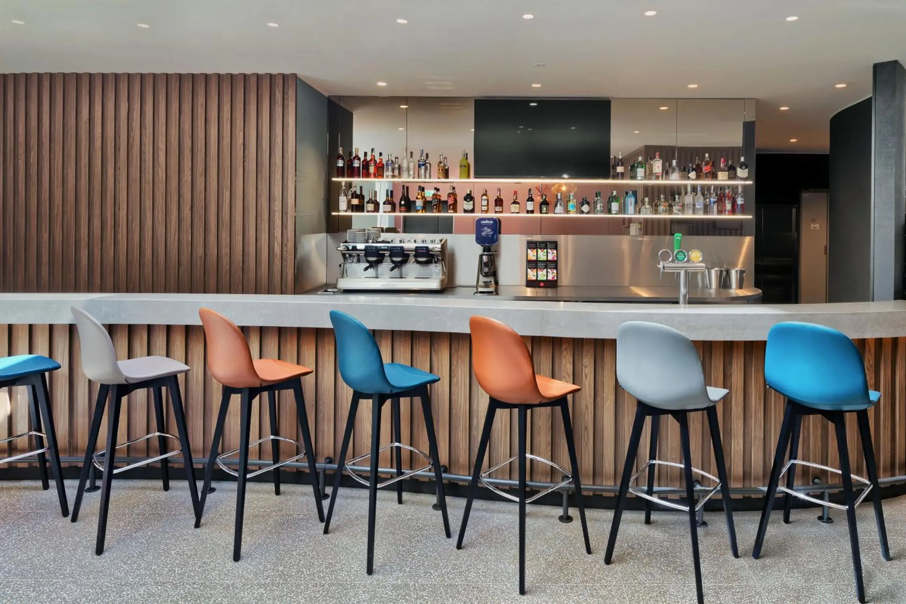 Lounge or bar in Hampton By Hilton Venice Isola Nuova Lounge or bar in Hampton By Hilton Venice Isola Nuova